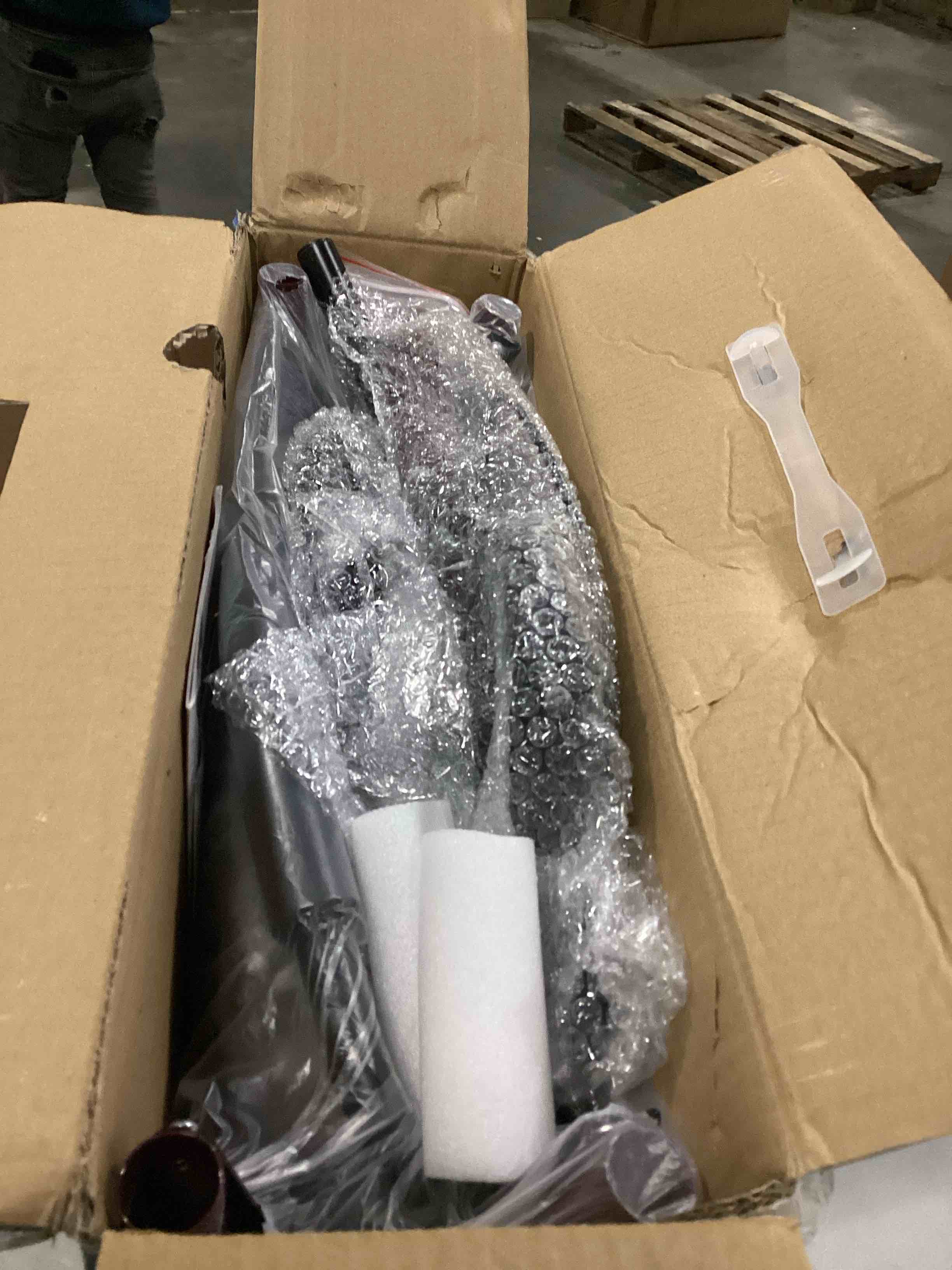 https://s3.amazonaws.com/lotting-images-prod/bidfta/YEL6804673_1738246262202.jpeg