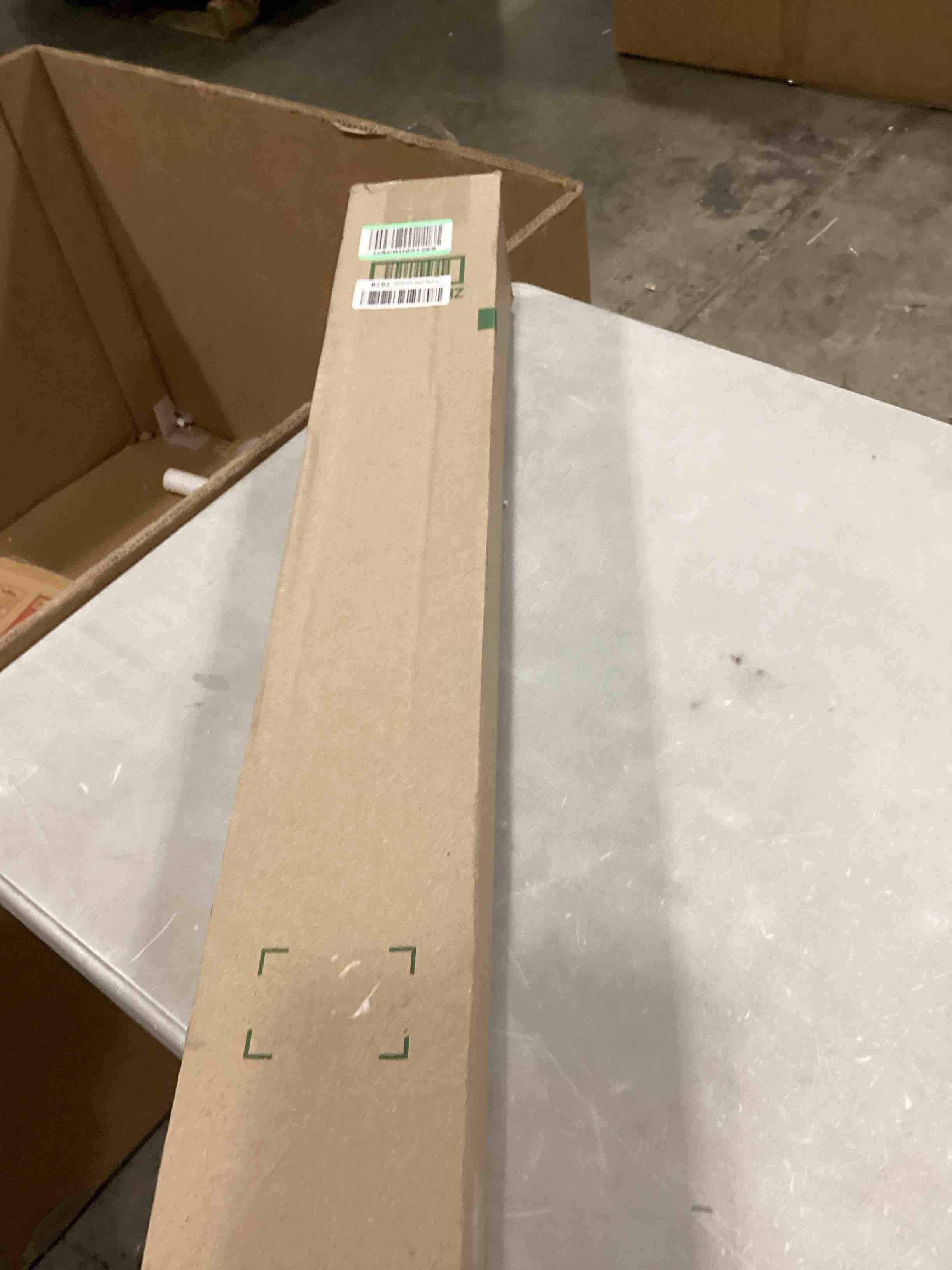 https://s3.amazonaws.com/lotting-images-prod/bidfta/YEL6804772_1738261192584.jpeg