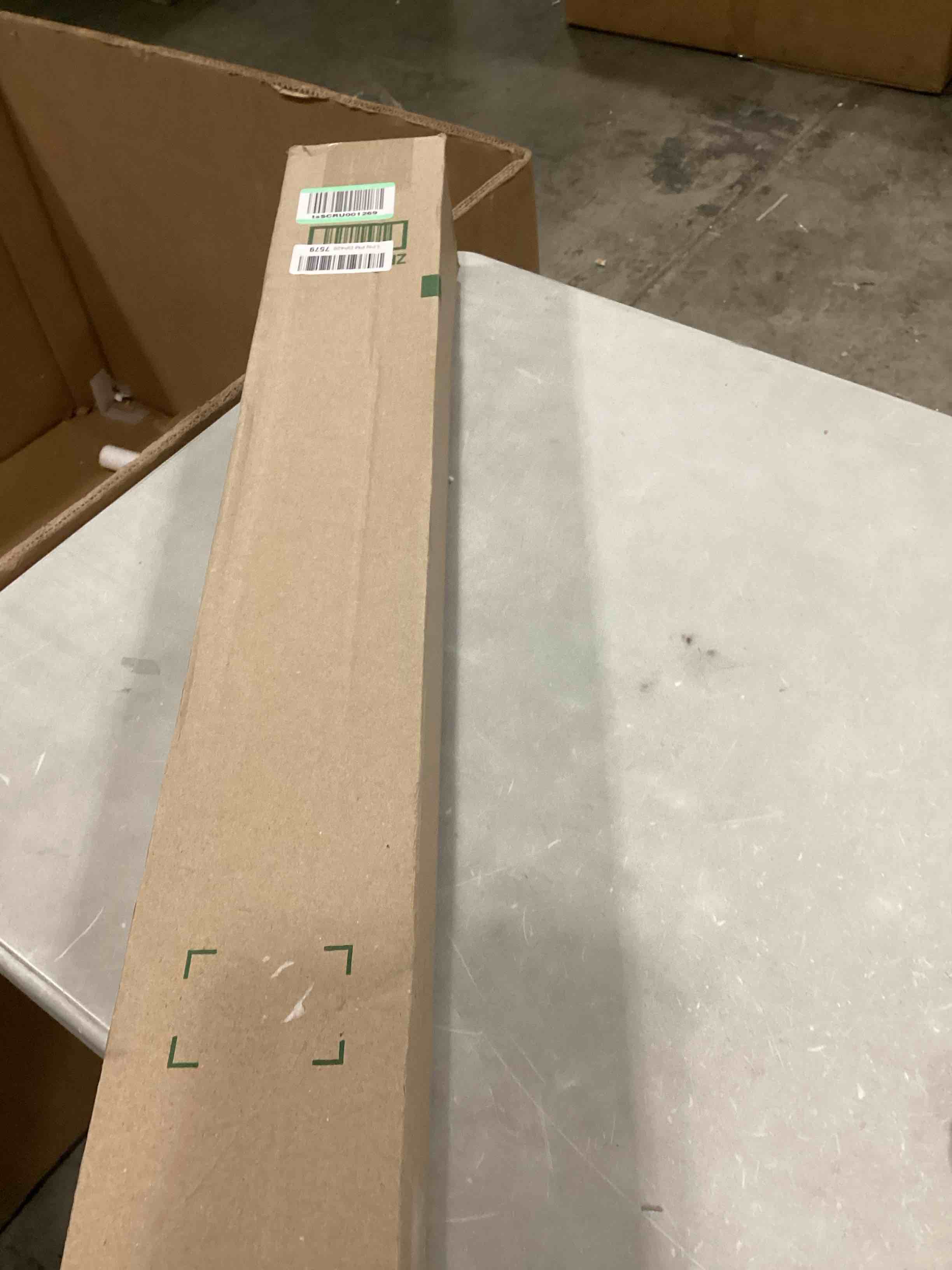https://s3.amazonaws.com/lotting-images-prod/bidfta/YEL6804772_1738261194388.jpeg