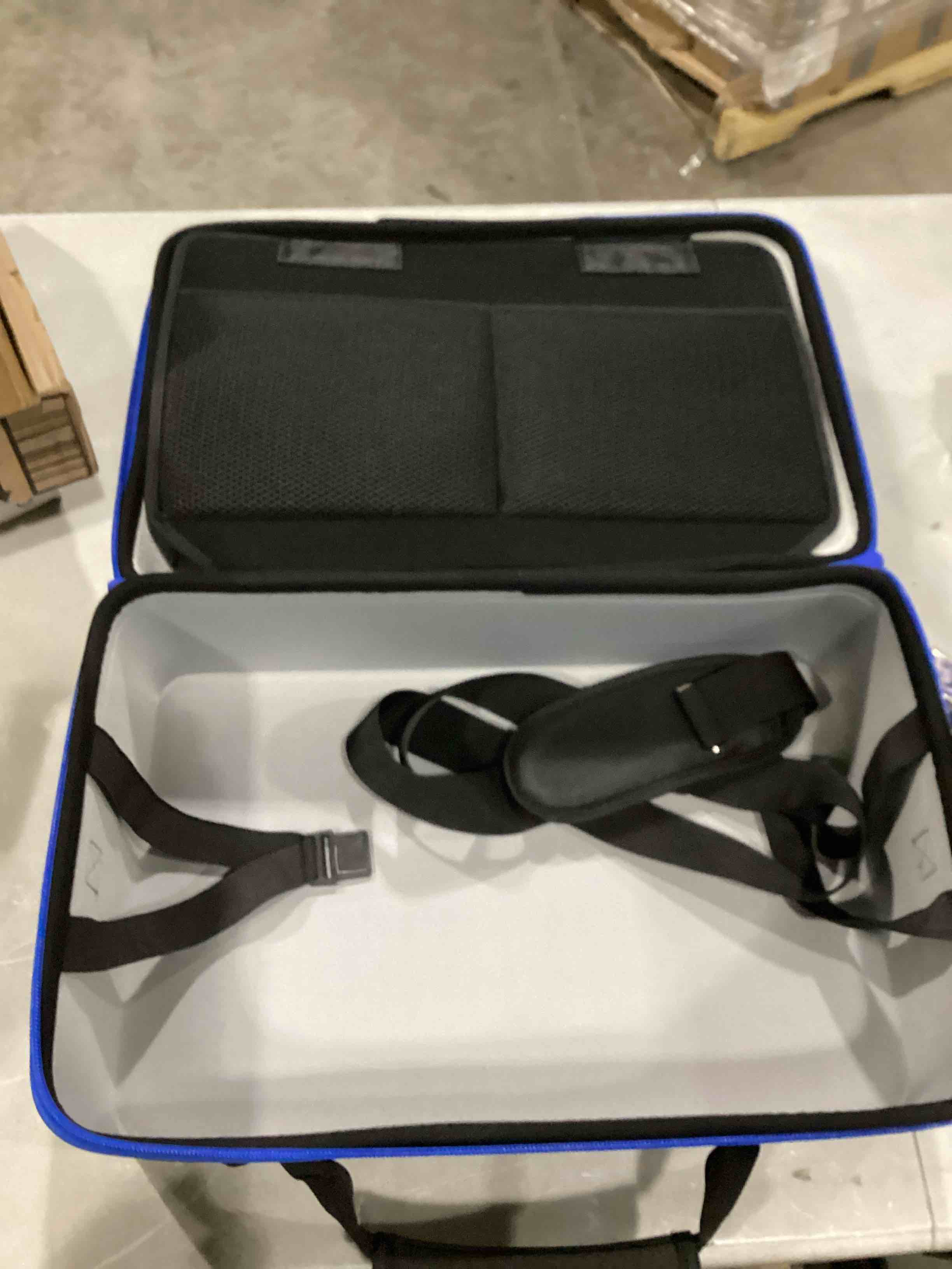 https://s3.amazonaws.com/lotting-images-prod/bidfta/YEL6804876_1738341512071.jpeg