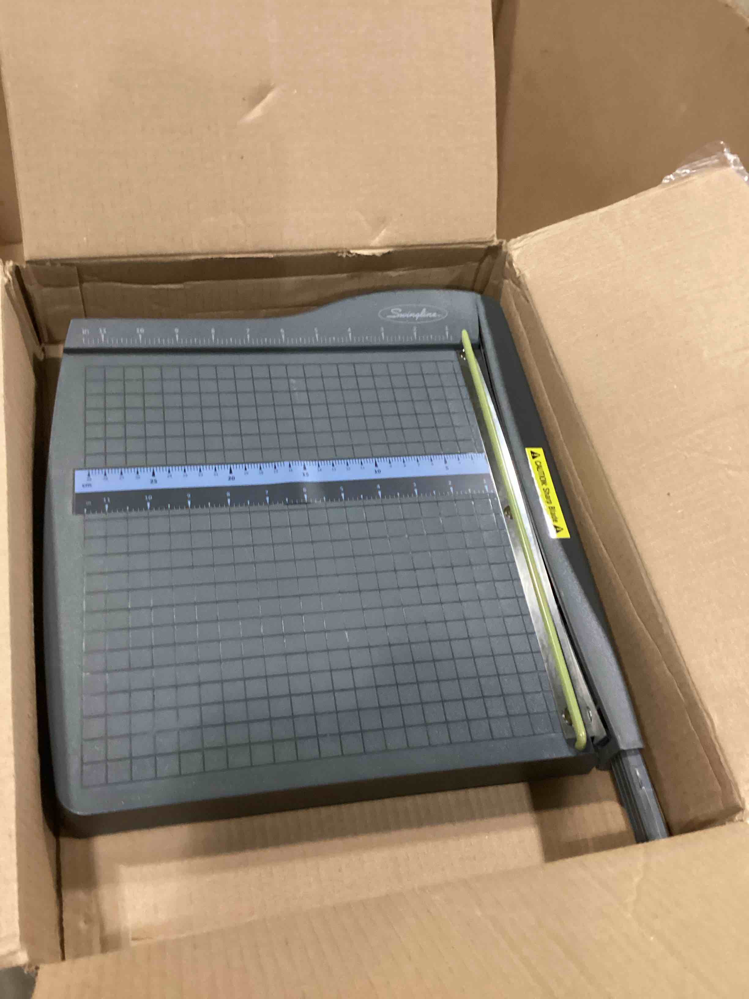 https://s3.amazonaws.com/lotting-images-prod/bidfta/YEL6804878_1738341774756.jpeg