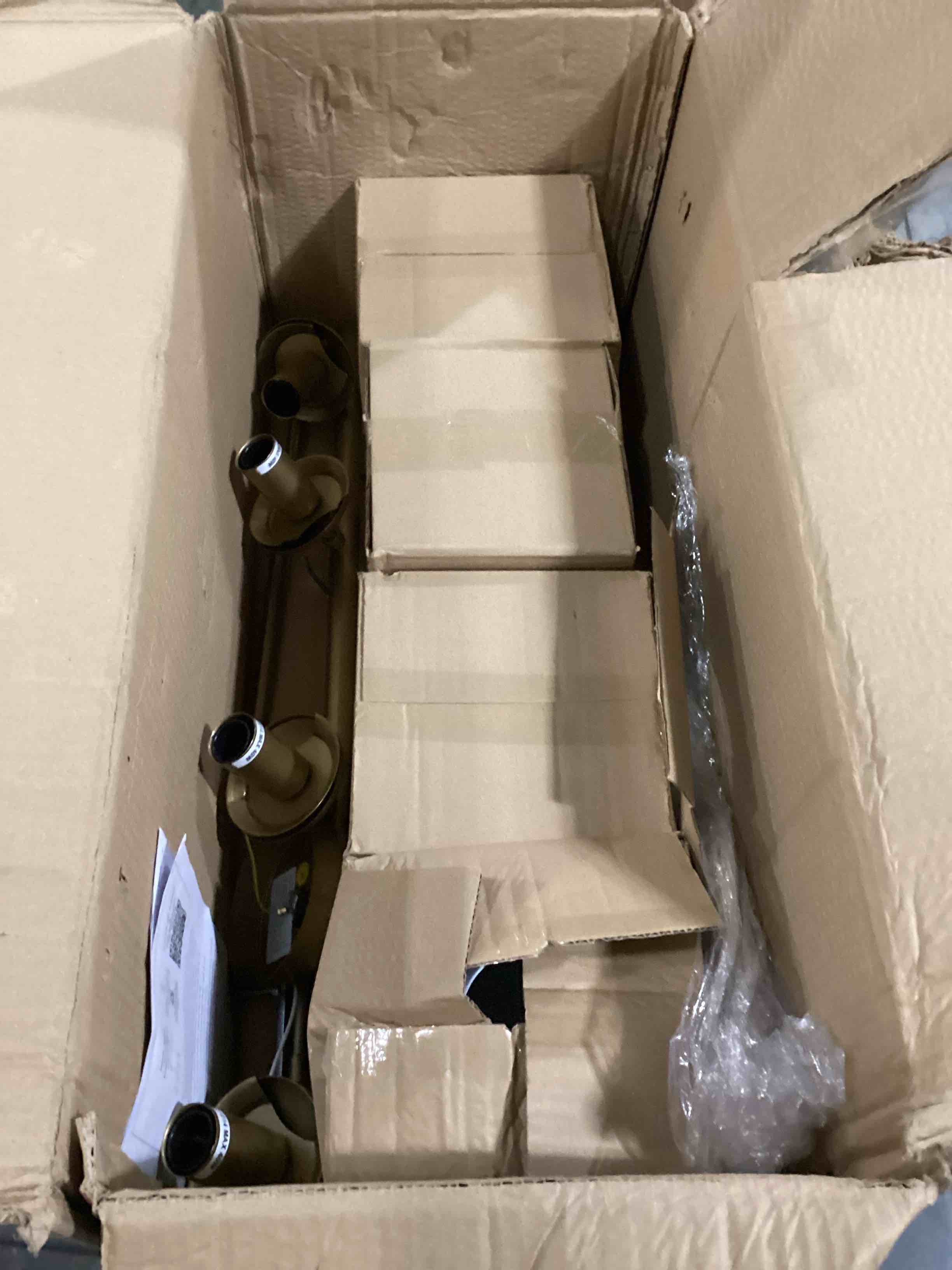 https://s3.amazonaws.com/lotting-images-prod/bidfta/YEL6805978_1736340004815.jpeg