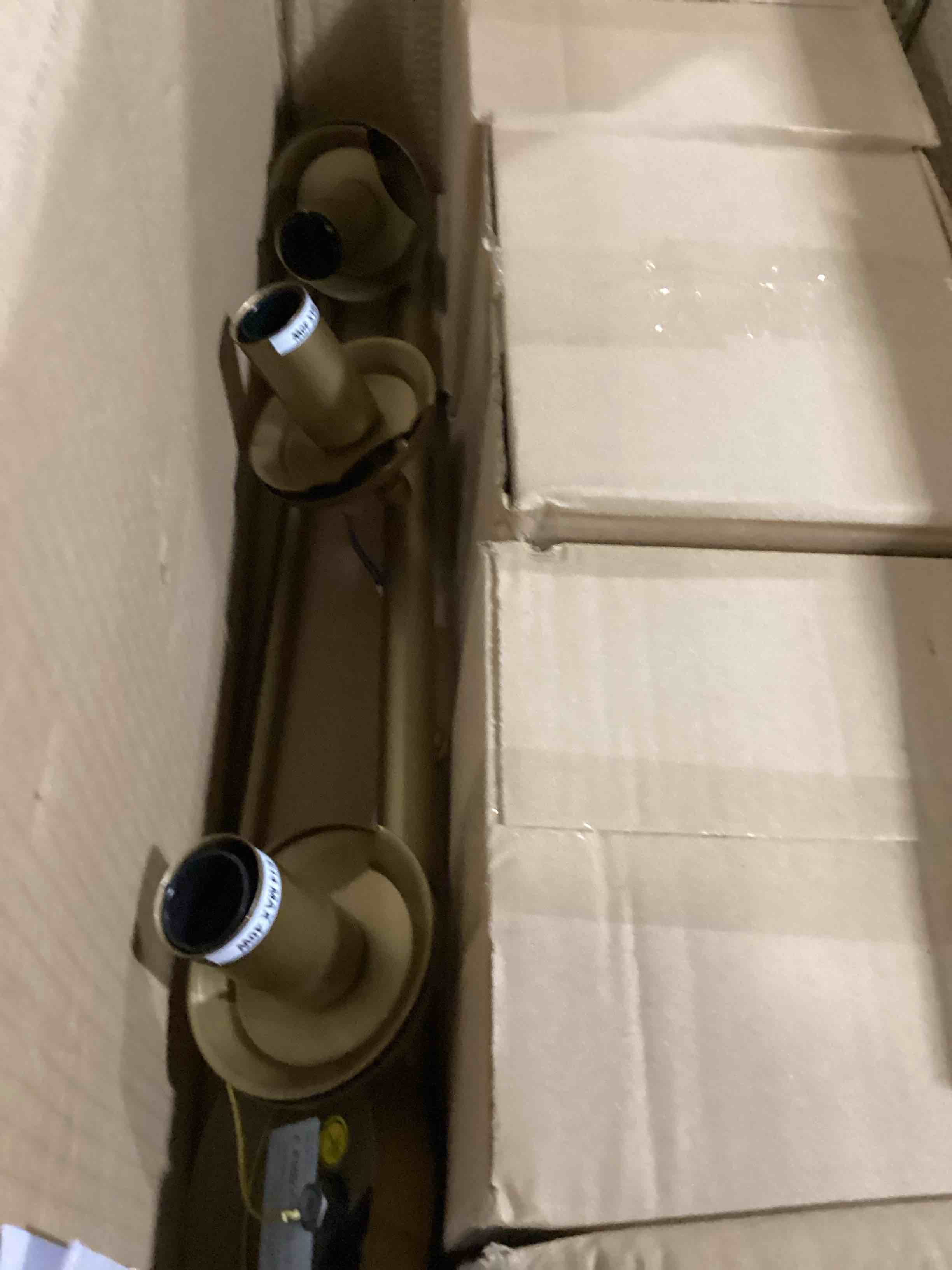 https://s3.amazonaws.com/lotting-images-prod/bidfta/YEL6805978_1736340008313.jpeg
