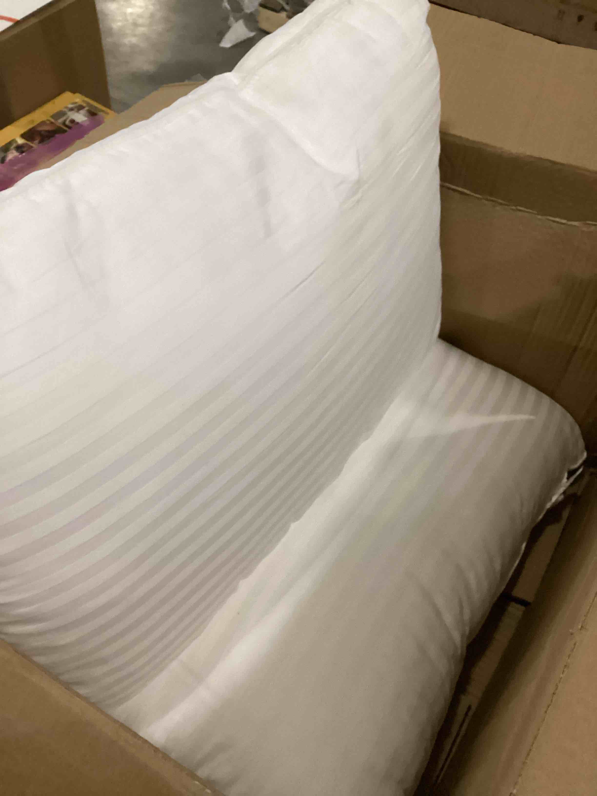 https://s3.amazonaws.com/lotting-images-prod/bidfta/YEL6806704_1737568683701.jpeg