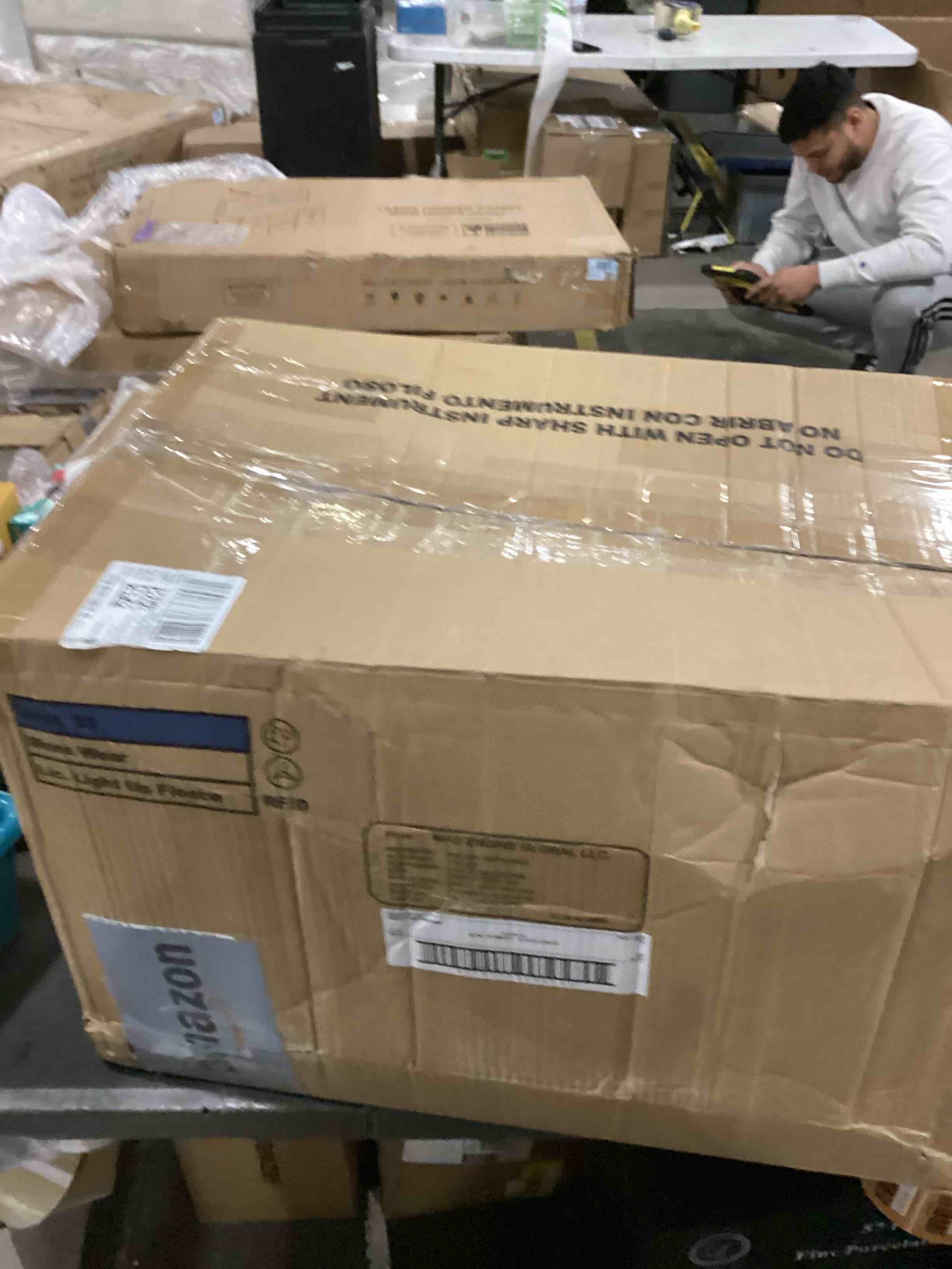 https://s3.amazonaws.com/lotting-images-prod/bidfta/YEL6806704_1737568754061.jpeg