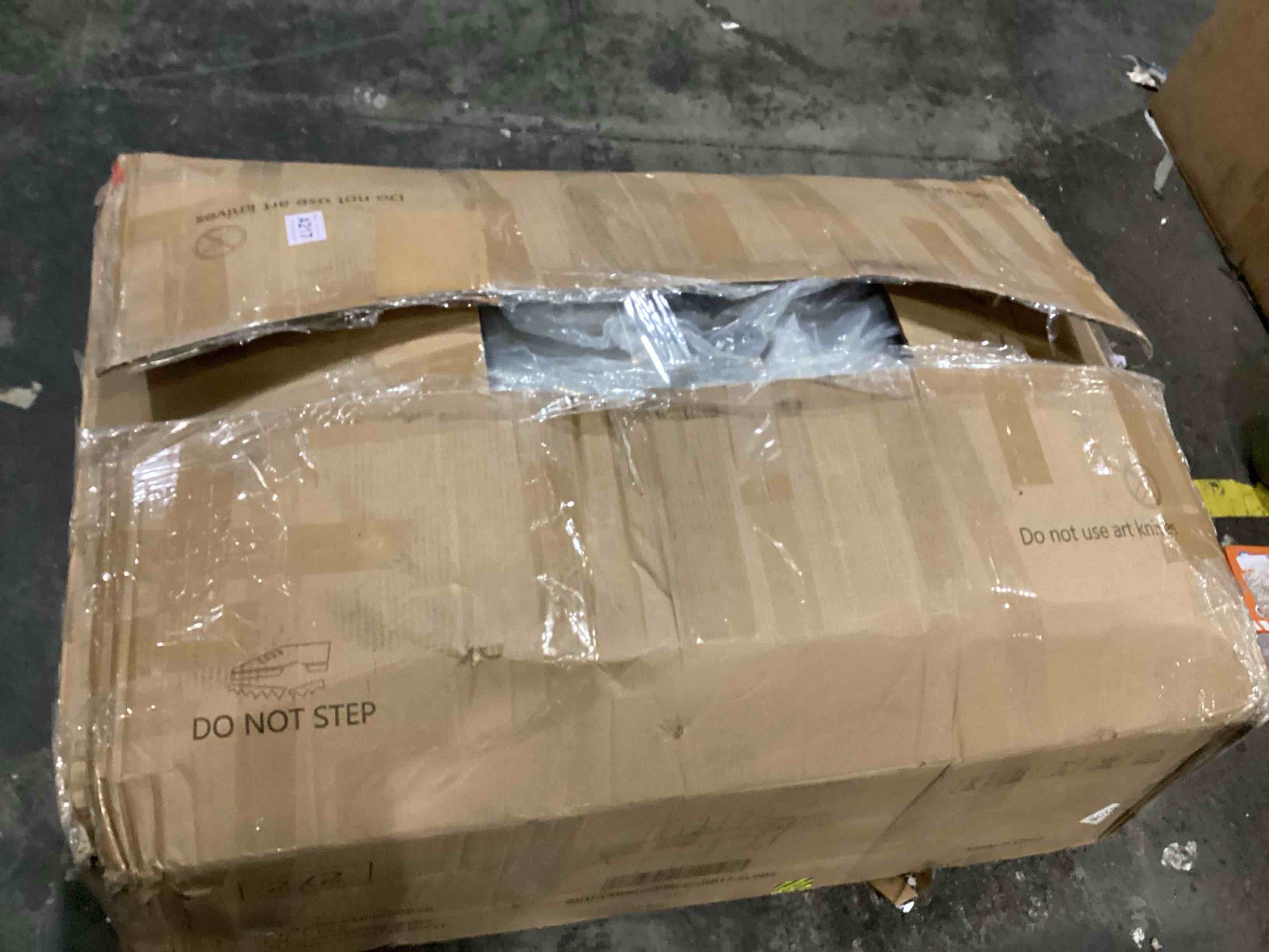 https://s3.amazonaws.com/lotting-images-prod/bidfta/YEL6806920_1740598427399.jpeg