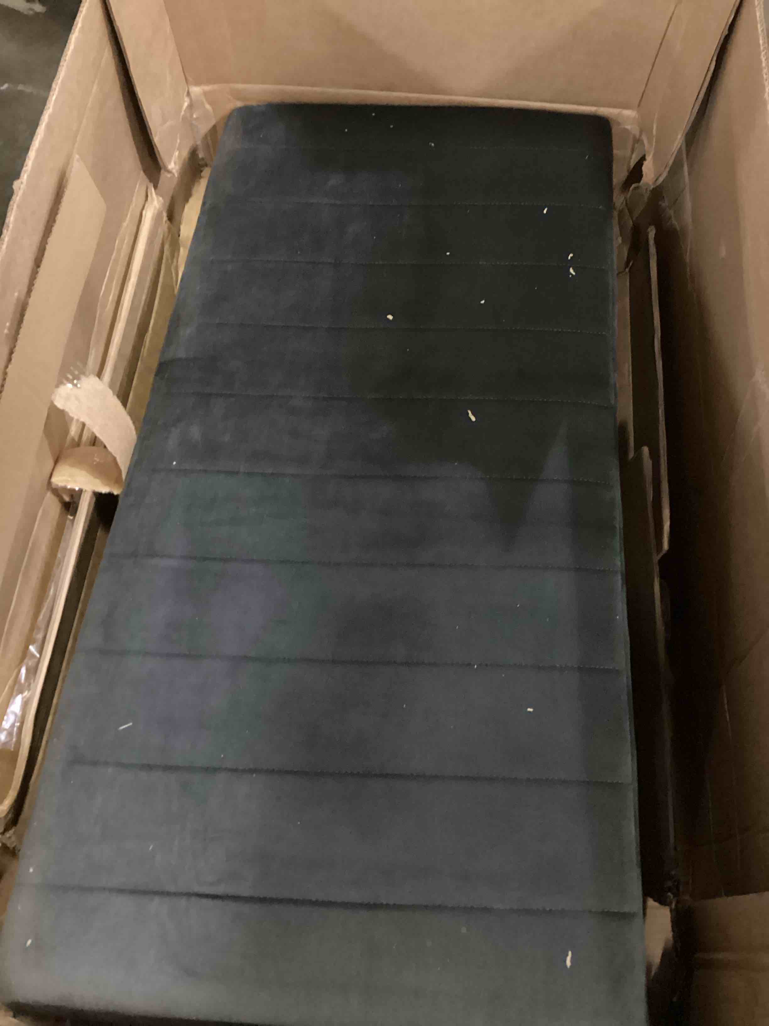 https://s3.amazonaws.com/lotting-images-prod/bidfta/YEL6807777_1736345209117.jpeg