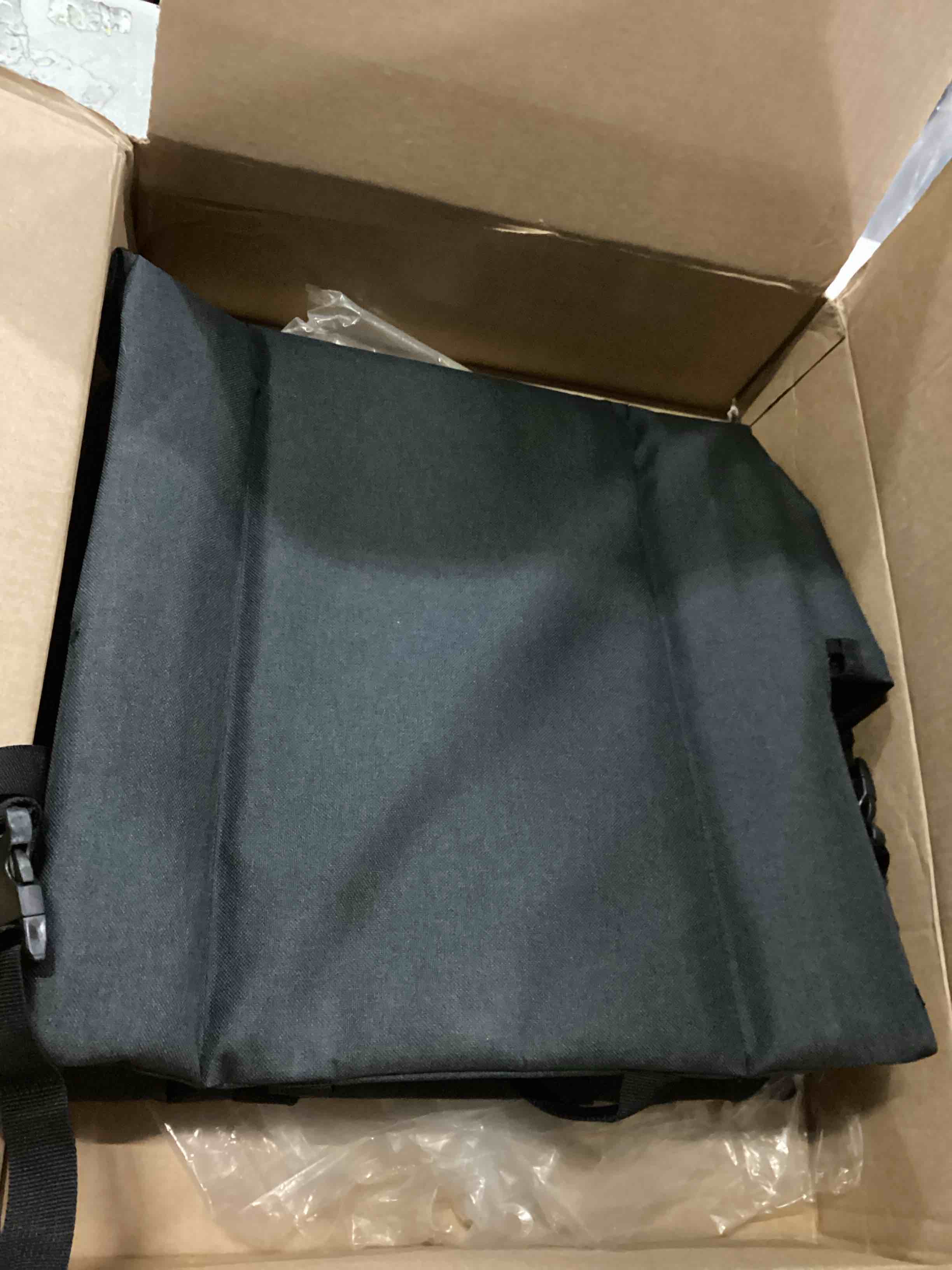 https://s3.amazonaws.com/lotting-images-prod/bidfta/YEL6808762_1737387148337.jpeg