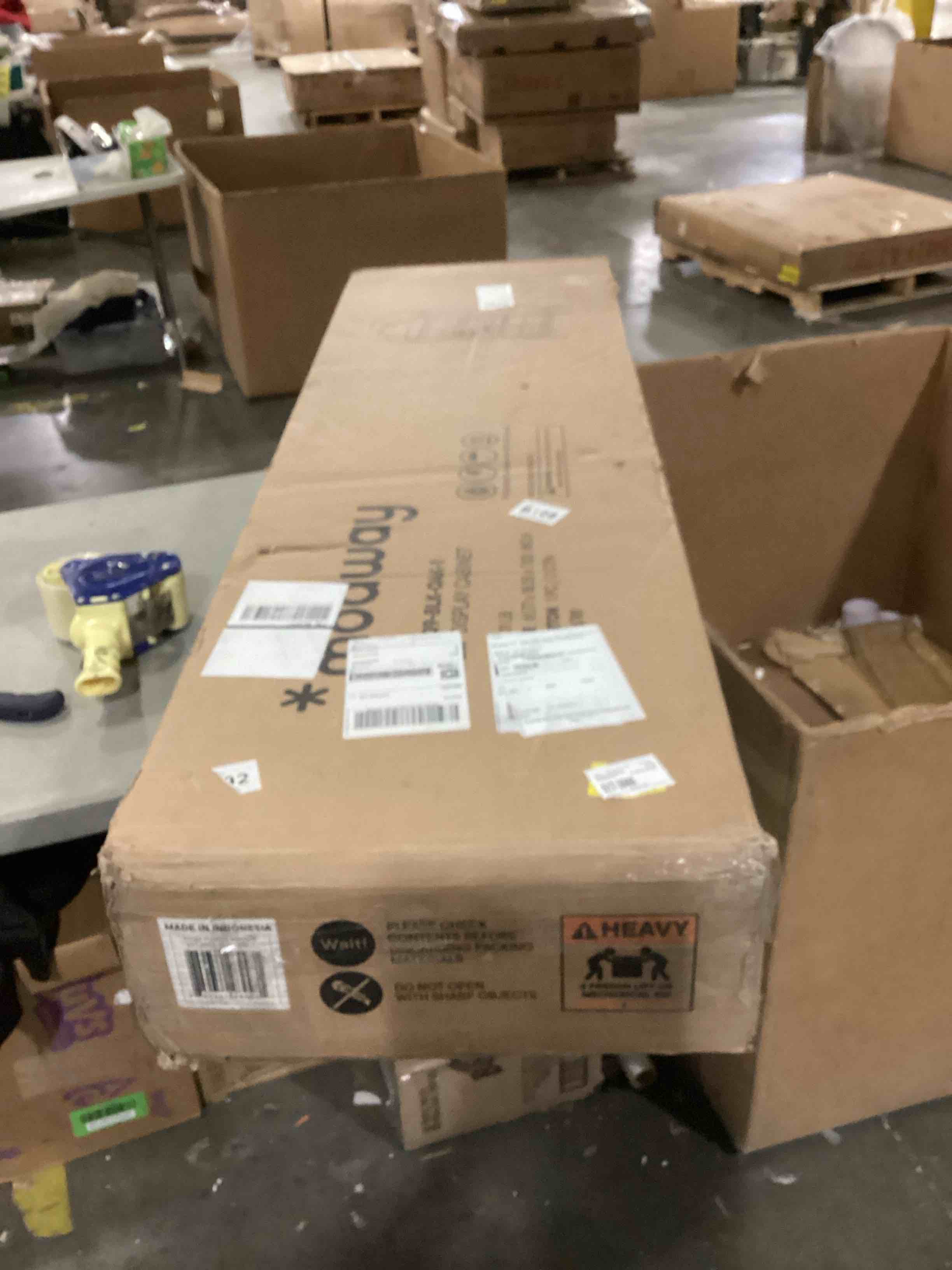 https://s3.amazonaws.com/lotting-images-prod/bidfta/YEL6809143_1738159750512.jpeg