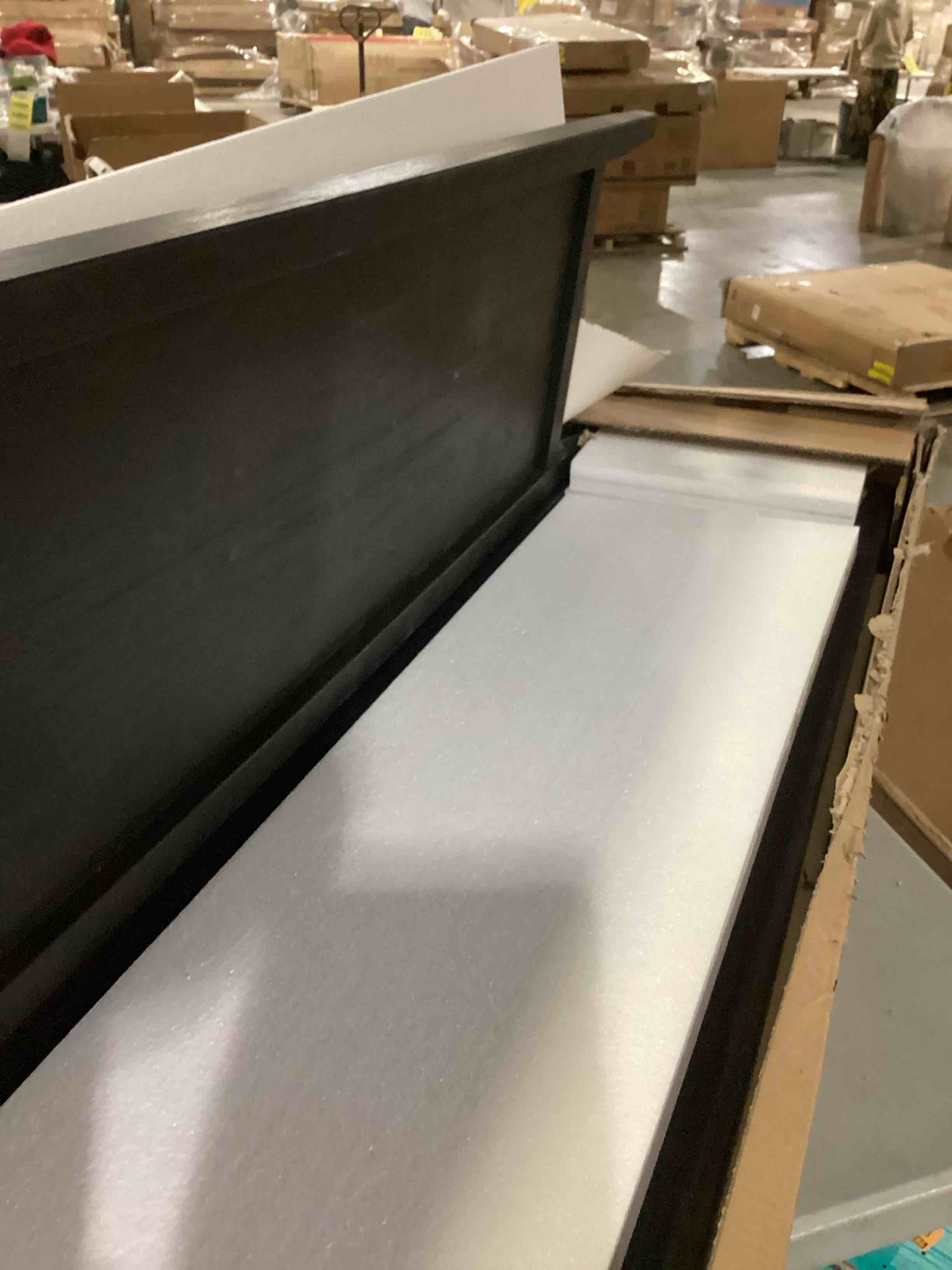 https://s3.amazonaws.com/lotting-images-prod/bidfta/YEL6809143_1738159814383.jpeg