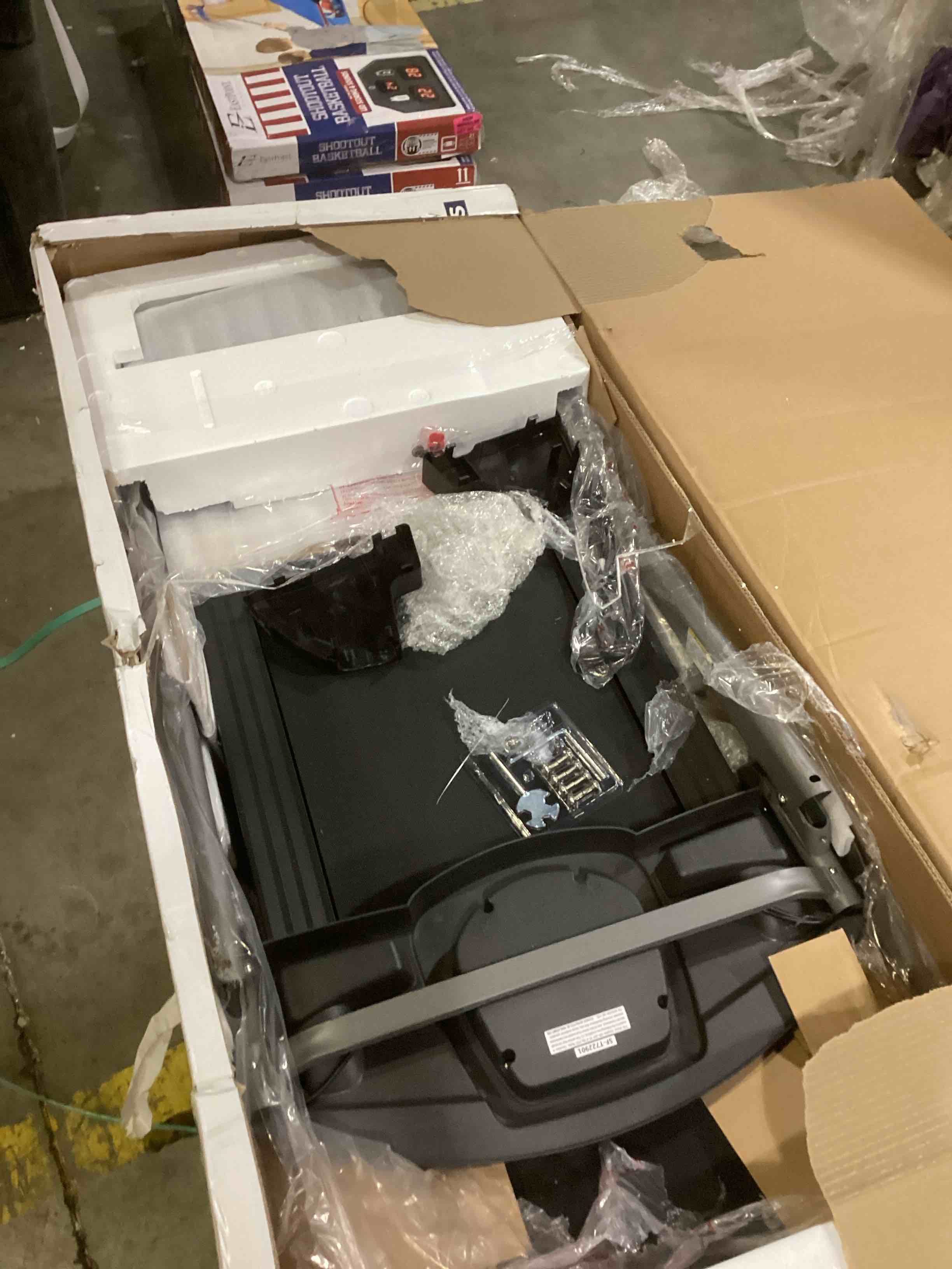 https://s3.amazonaws.com/lotting-images-prod/bidfta/YEL6809295_1738259603216.jpeg