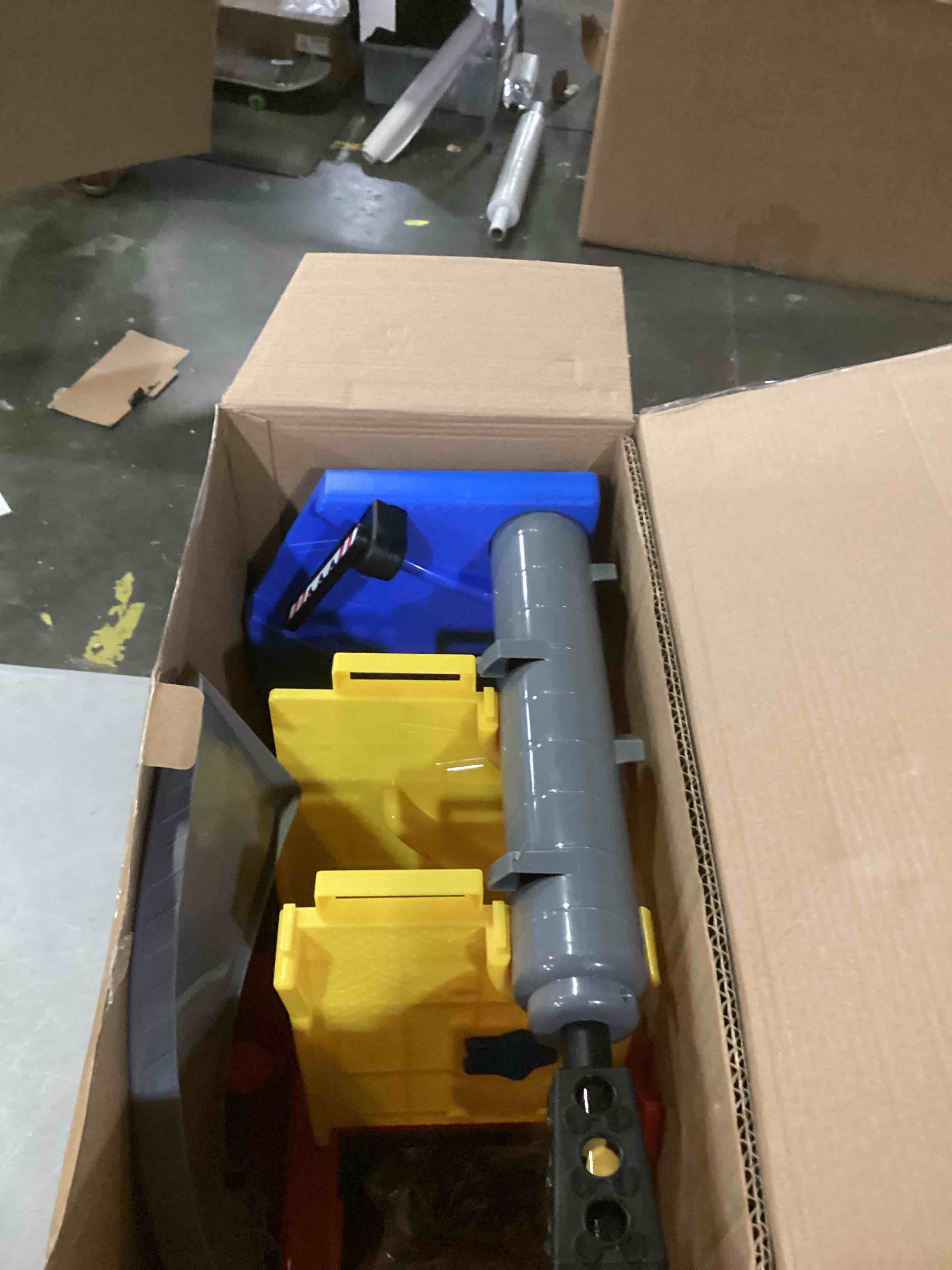 https://s3.amazonaws.com/lotting-images-prod/bidfta/YEL6809363_1738327820878.jpeg