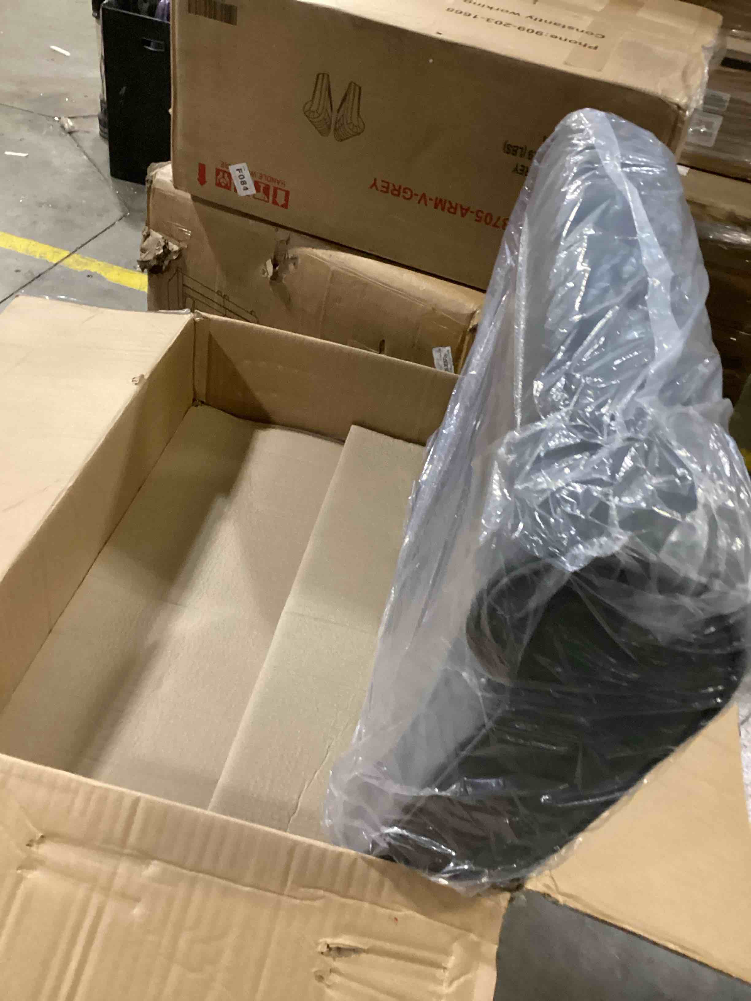 https://s3.amazonaws.com/lotting-images-prod/bidfta/YEL6809783_1738843672985.jpeg