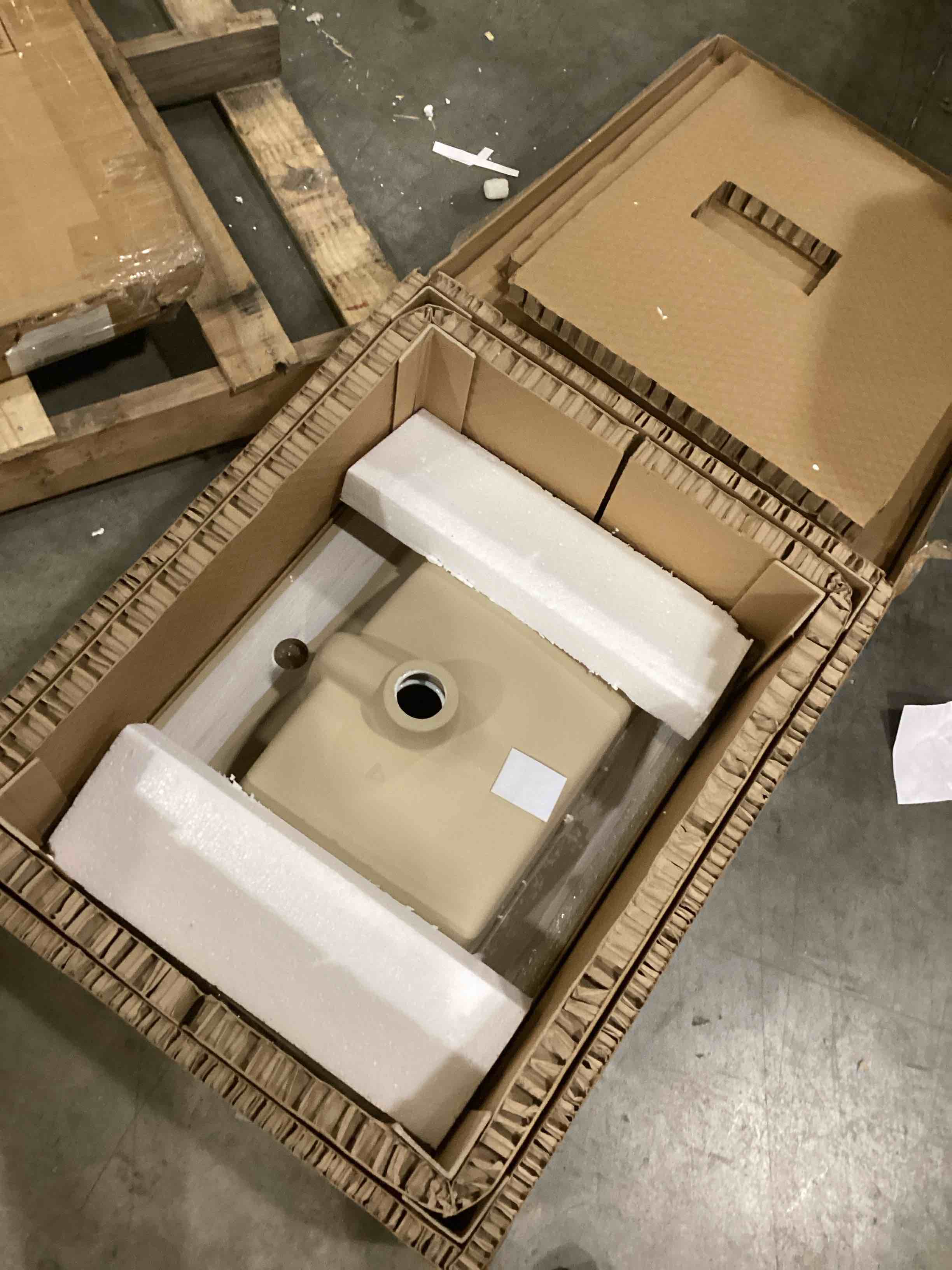 https://s3.amazonaws.com/lotting-images-prod/bidfta/YEL6810034_1739201627583.jpeg
