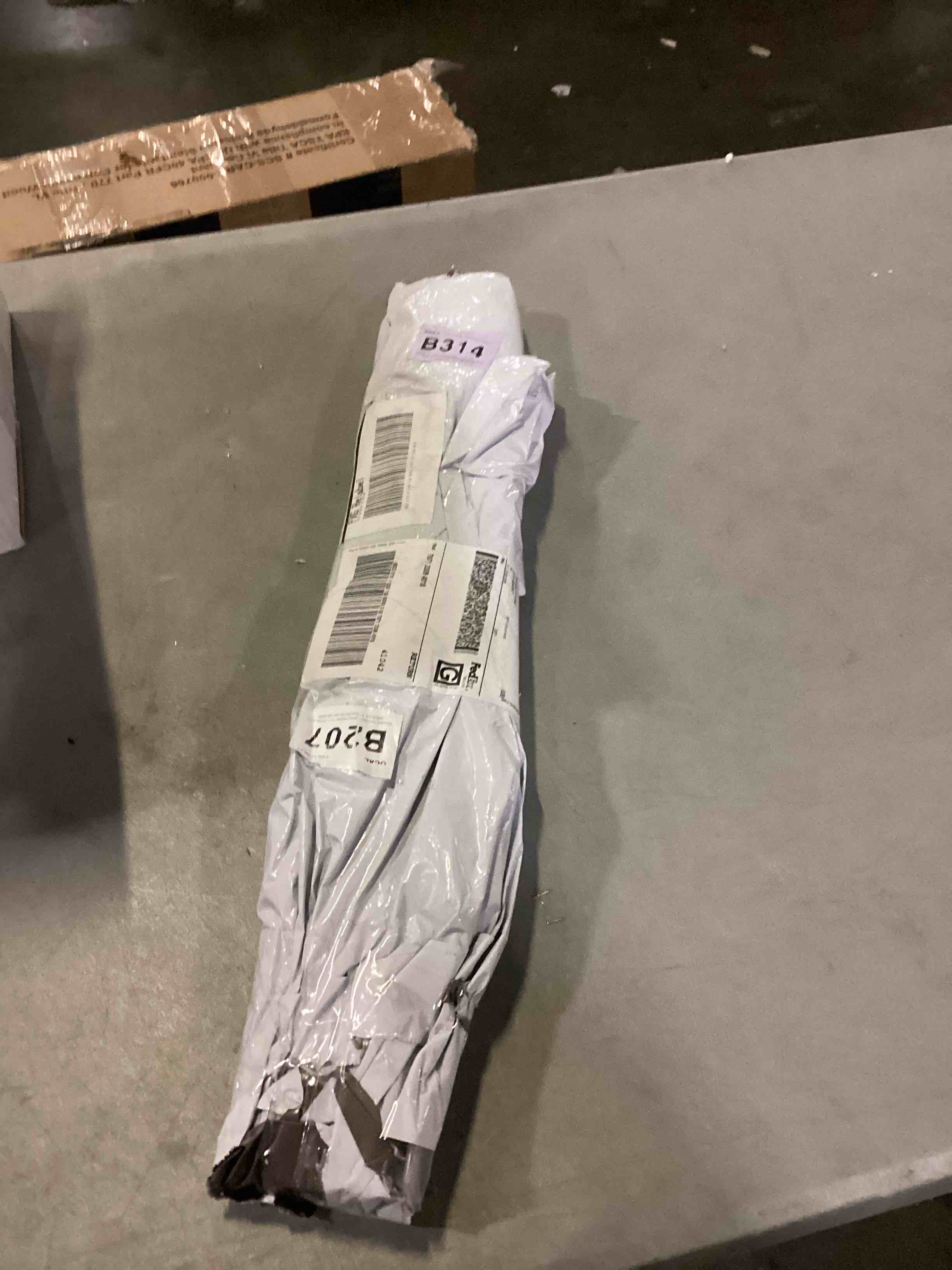 https://s3.amazonaws.com/lotting-images-prod/bidfta/YEL6810090_1739280977323.jpeg