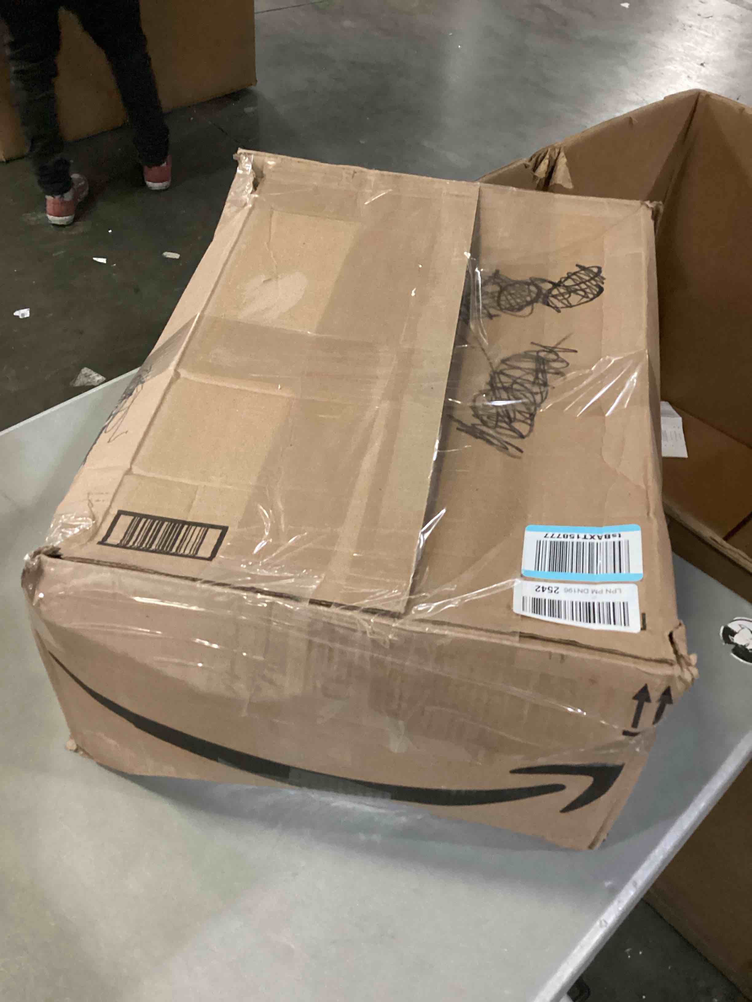 https://s3.amazonaws.com/lotting-images-prod/bidfta/YEL6810242_1739371537801.jpeg
