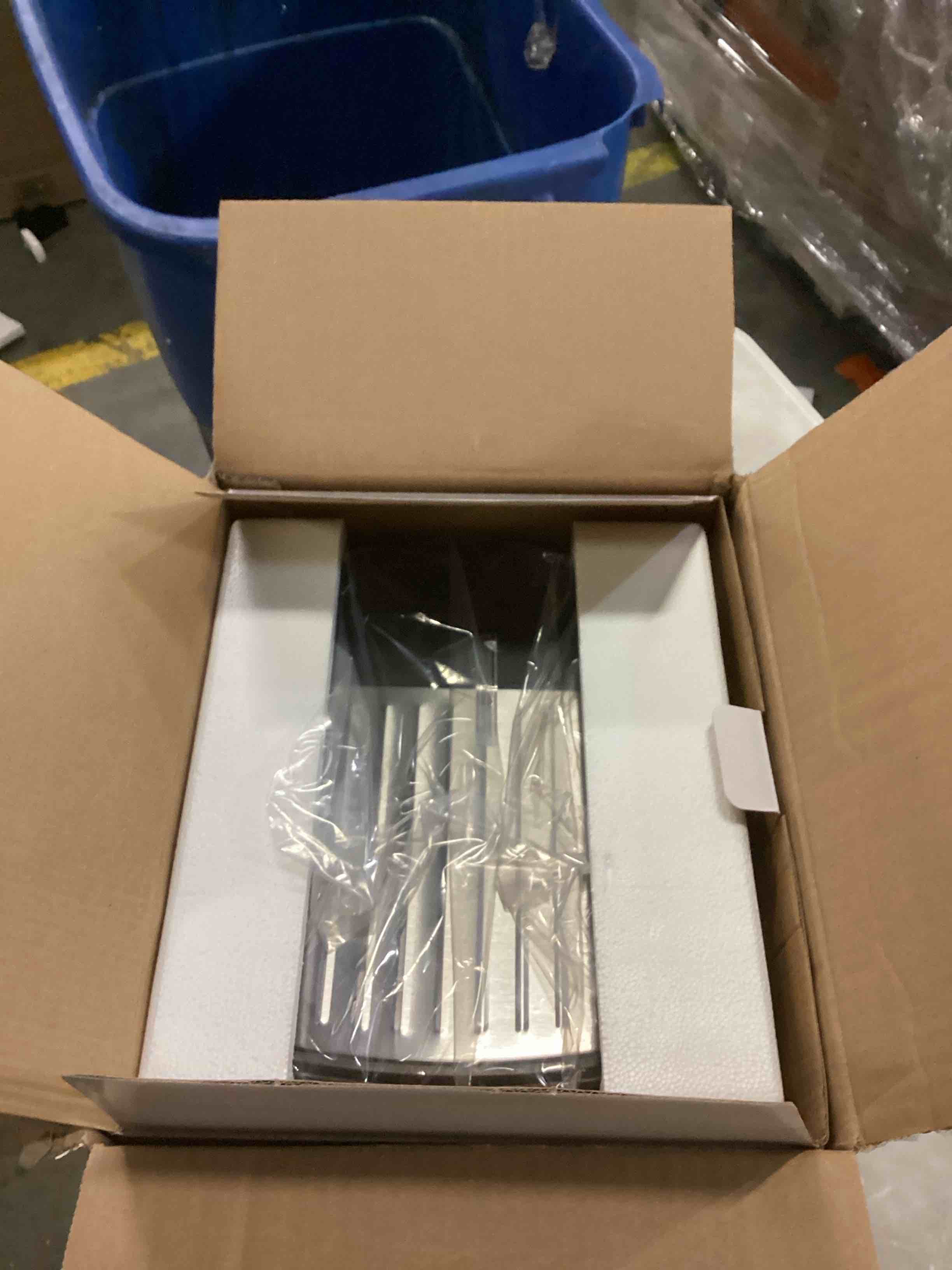 https://s3.amazonaws.com/lotting-images-prod/bidfta/YEL6810732_1736963167934.jpeg