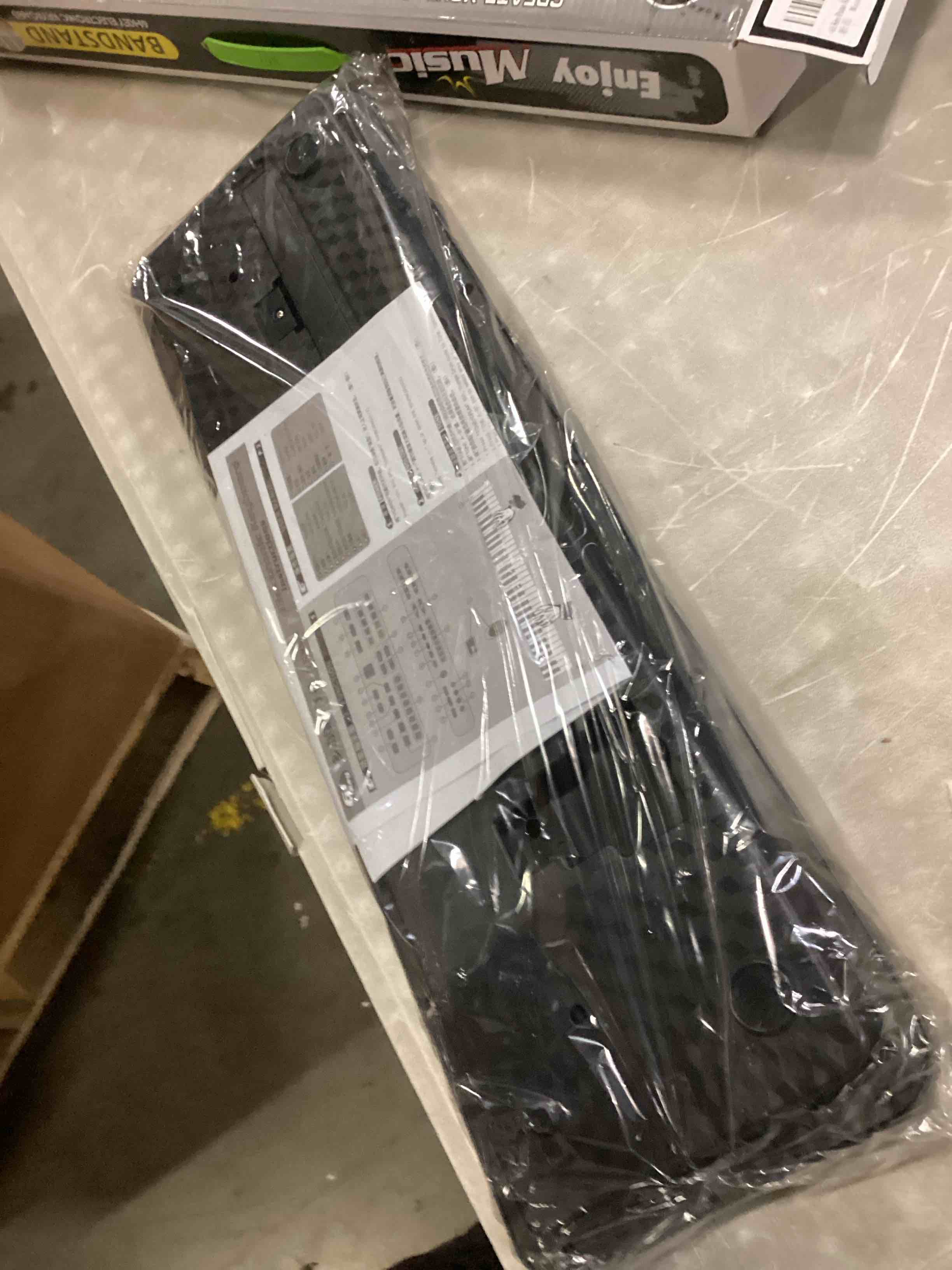 https://s3.amazonaws.com/lotting-images-prod/bidfta/YEL6810860_1737050394564.jpeg