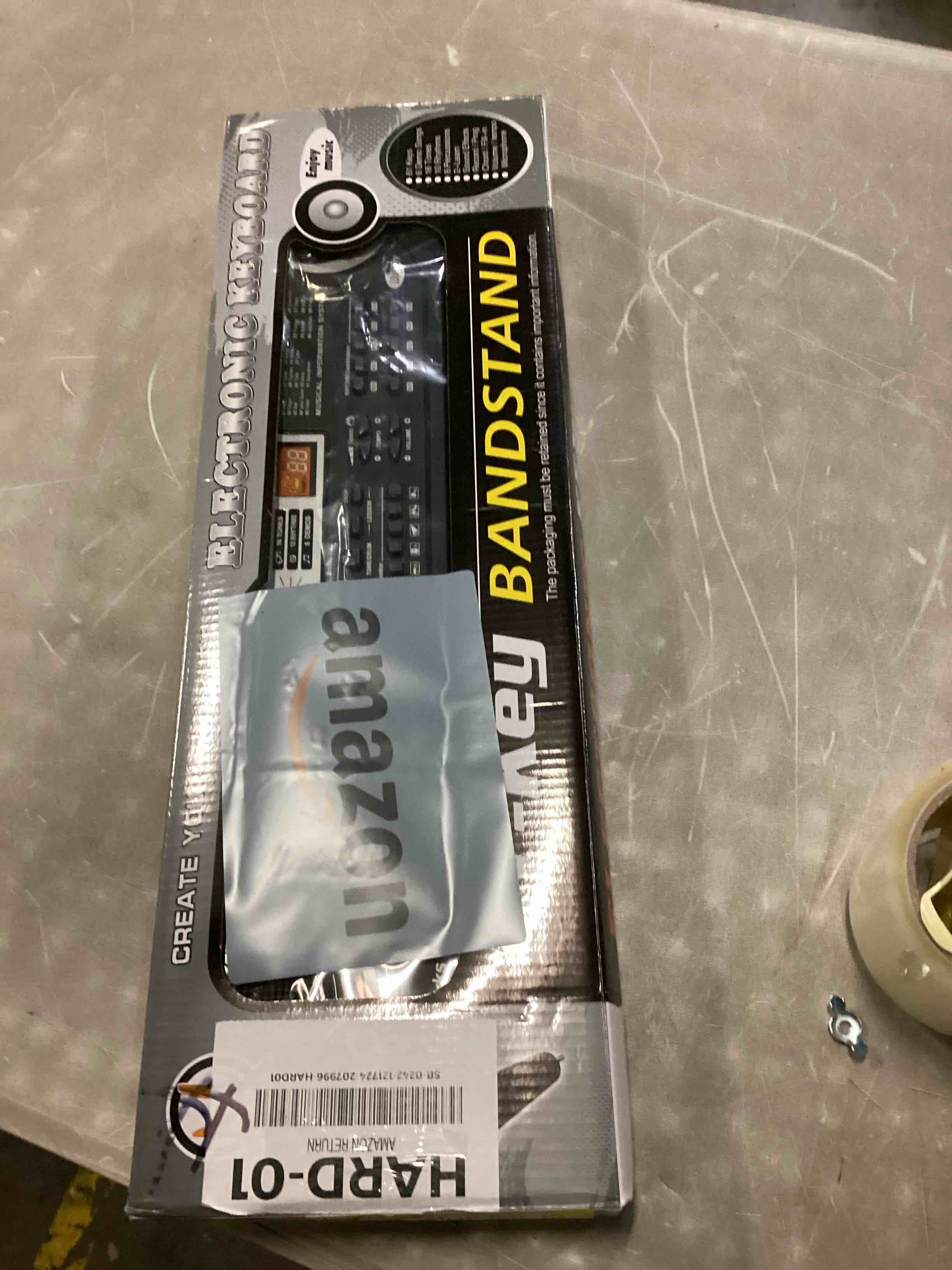 https://s3.amazonaws.com/lotting-images-prod/bidfta/YEL6810860_1737050419916.jpeg
