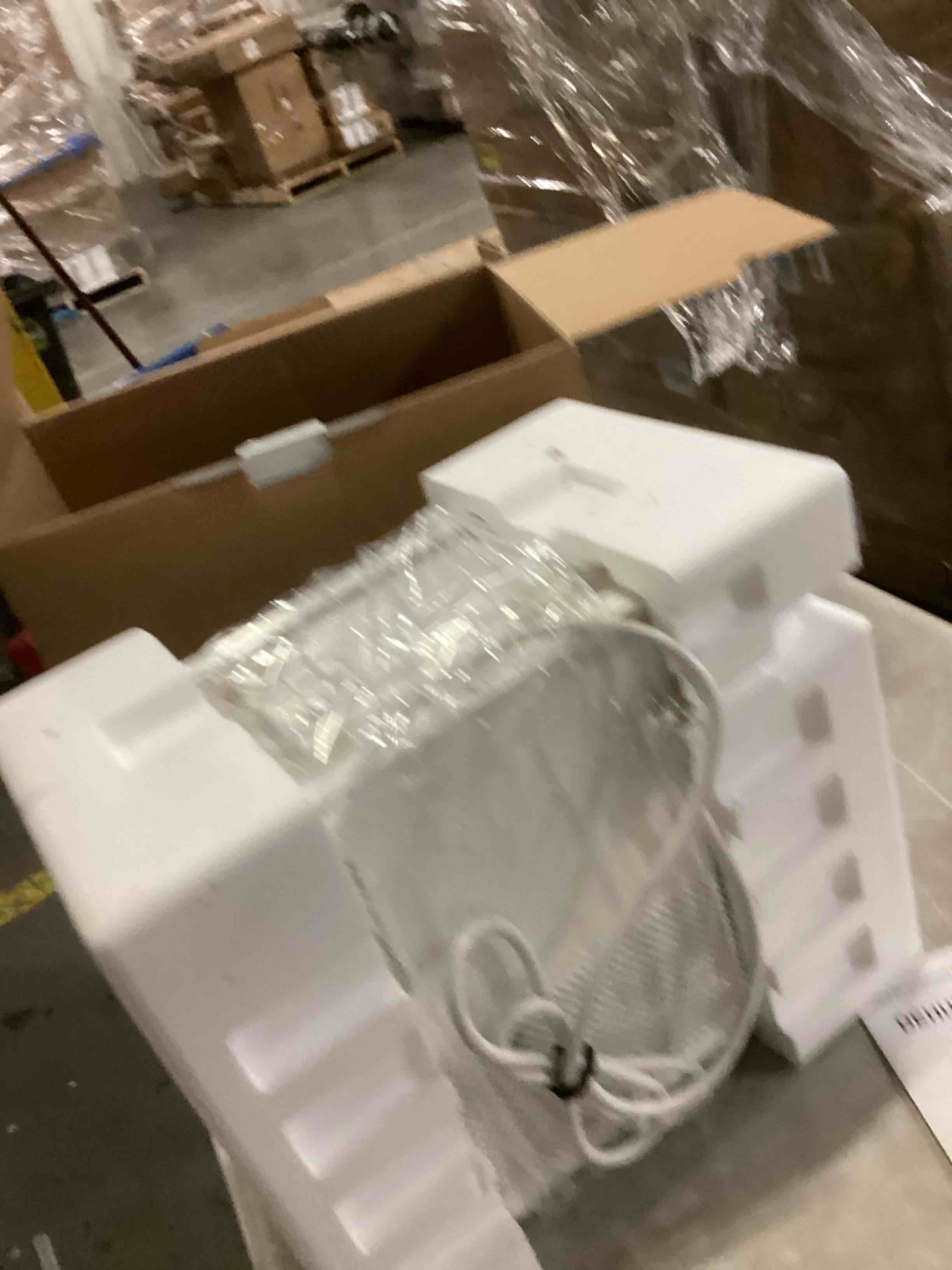 https://s3.amazonaws.com/lotting-images-prod/bidfta/YEL6811303_1737575935027.jpeg