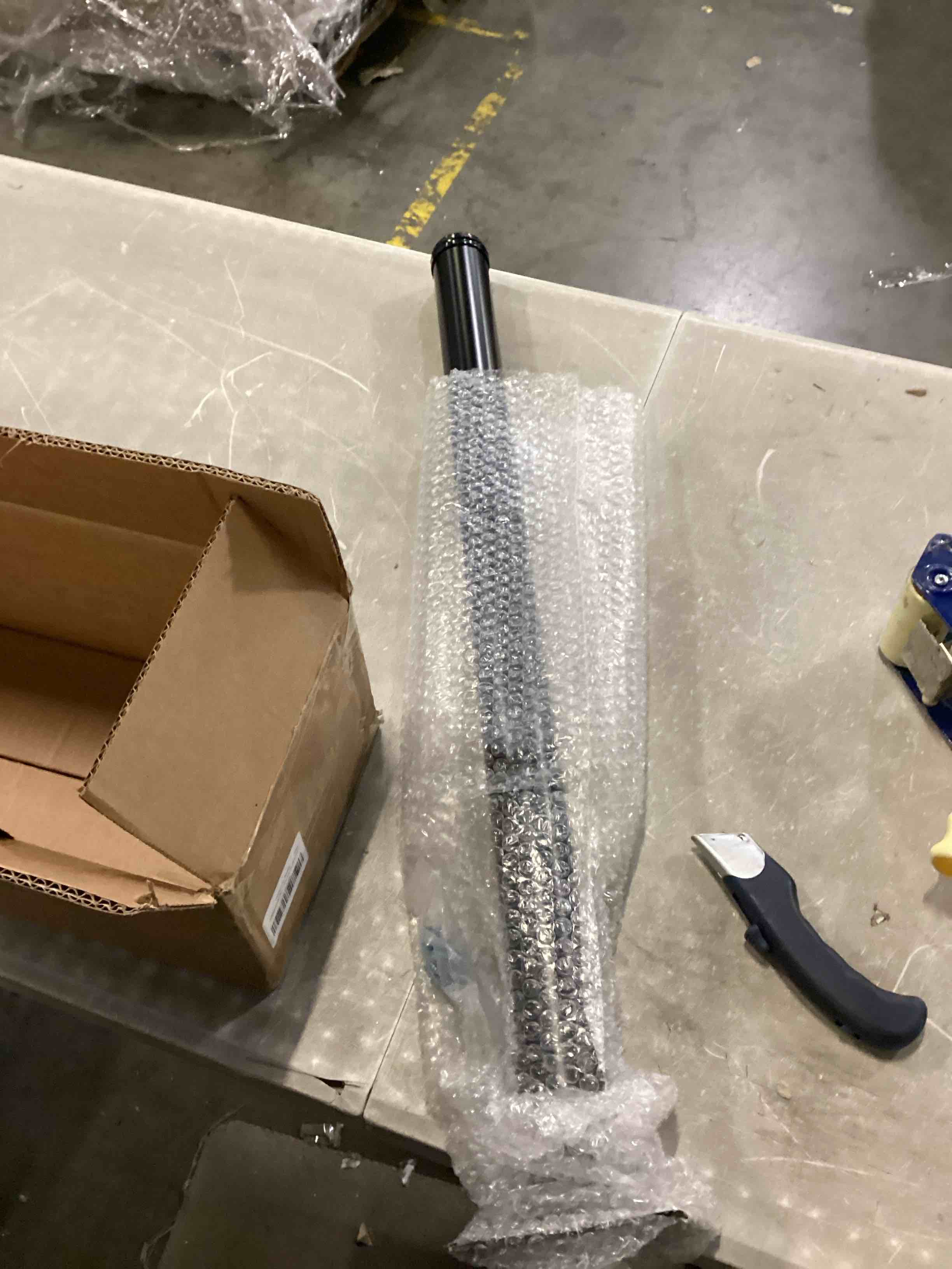 https://s3.amazonaws.com/lotting-images-prod/bidfta/YEL6811759_1738007536512.jpeg
