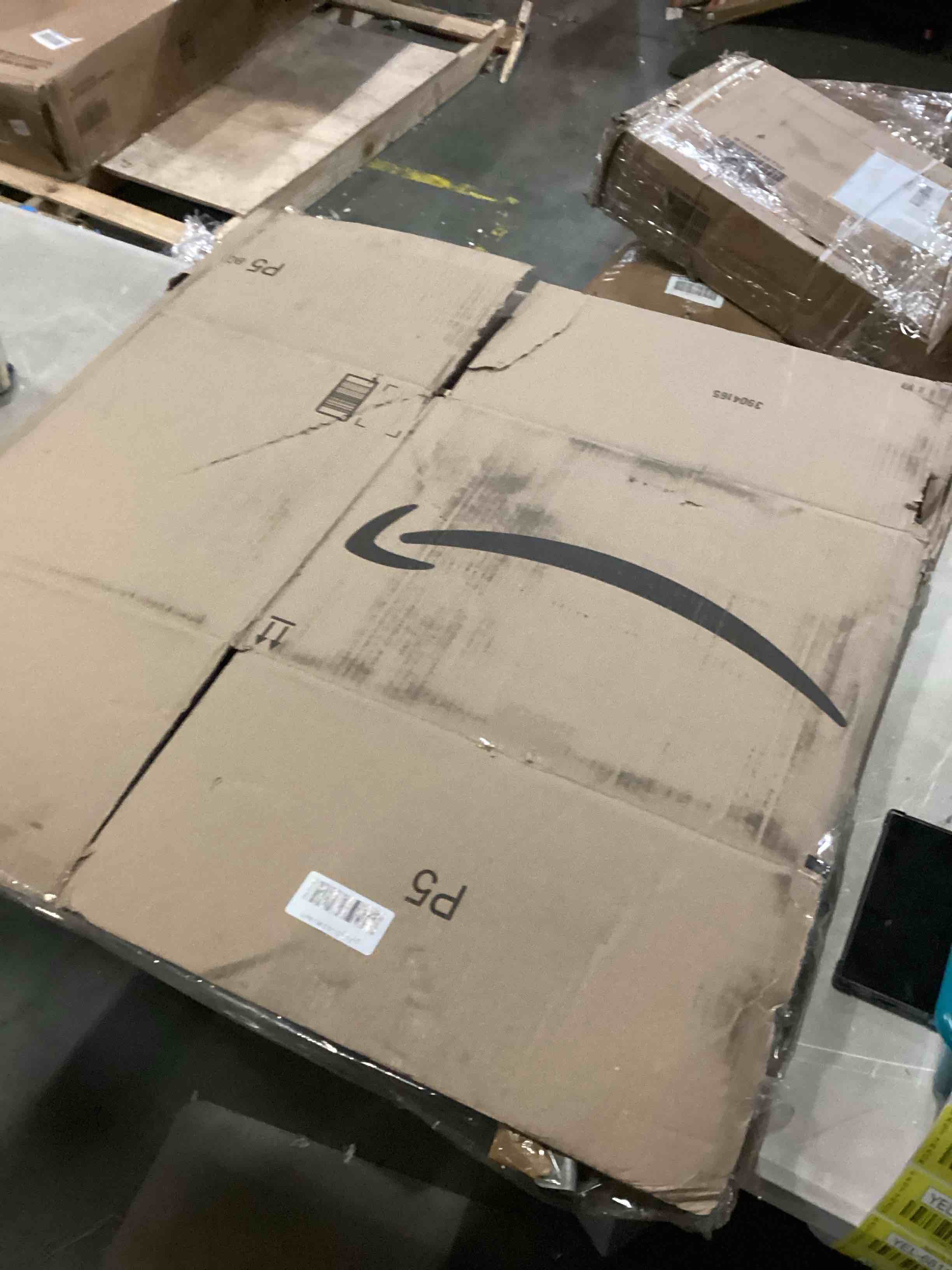 https://s3.amazonaws.com/lotting-images-prod/bidfta/YEL6811886_1738086982481.jpeg