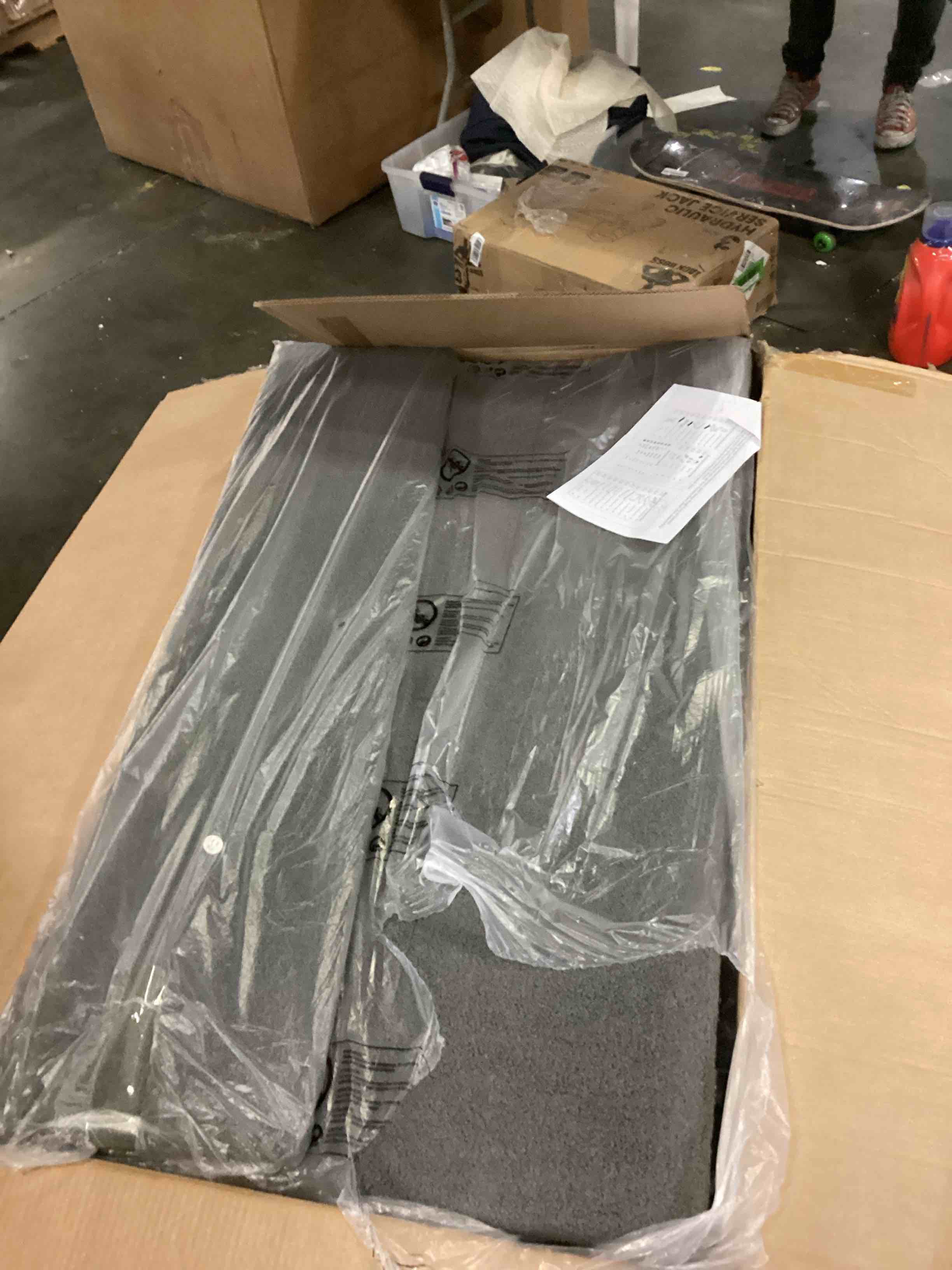 https://s3.amazonaws.com/lotting-images-prod/bidfta/YEL6811907_1738154924248.jpeg