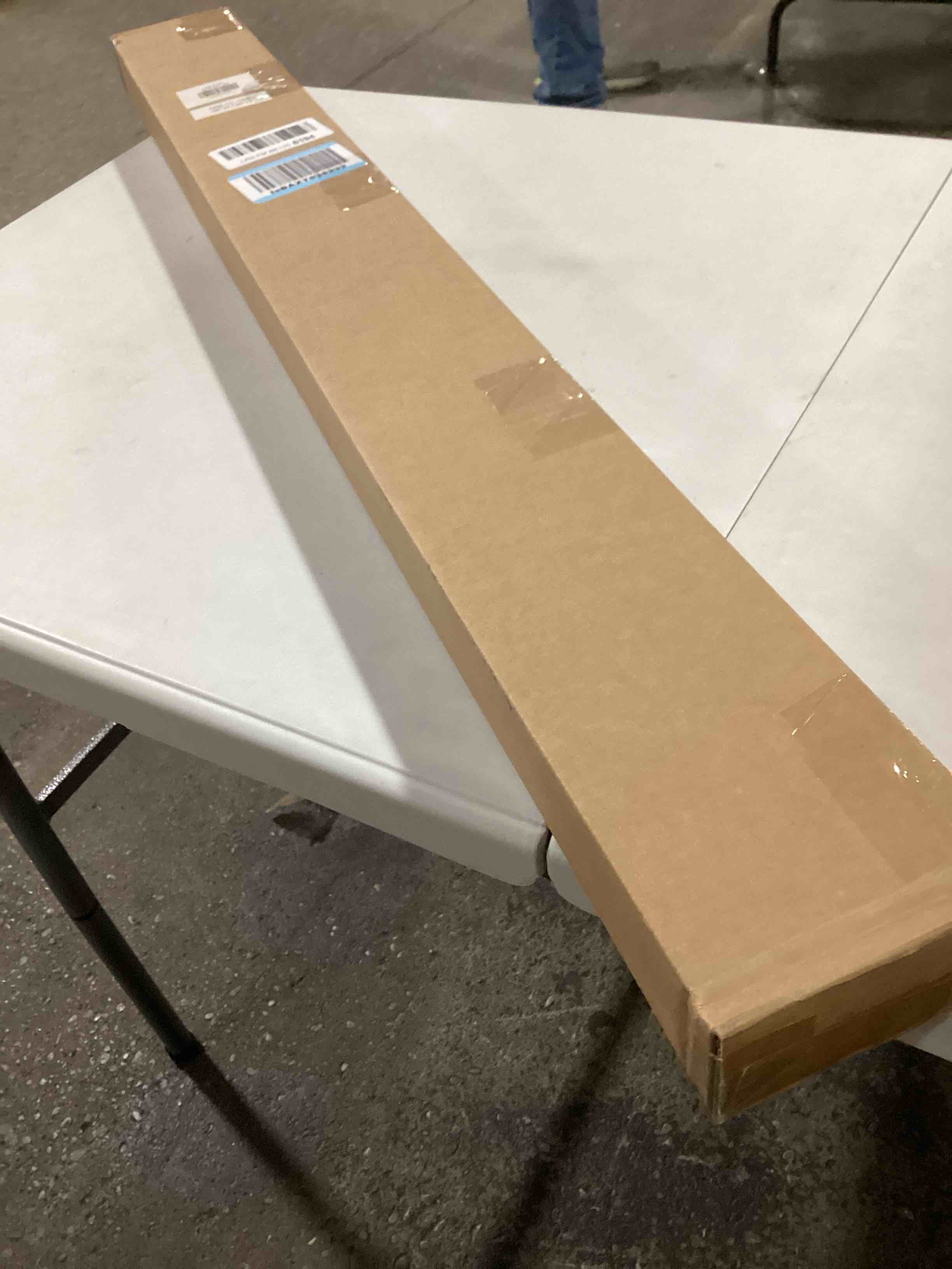 https://s3.amazonaws.com/lotting-images-prod/bidfta/YEL6811972_1729788778076.jpeg