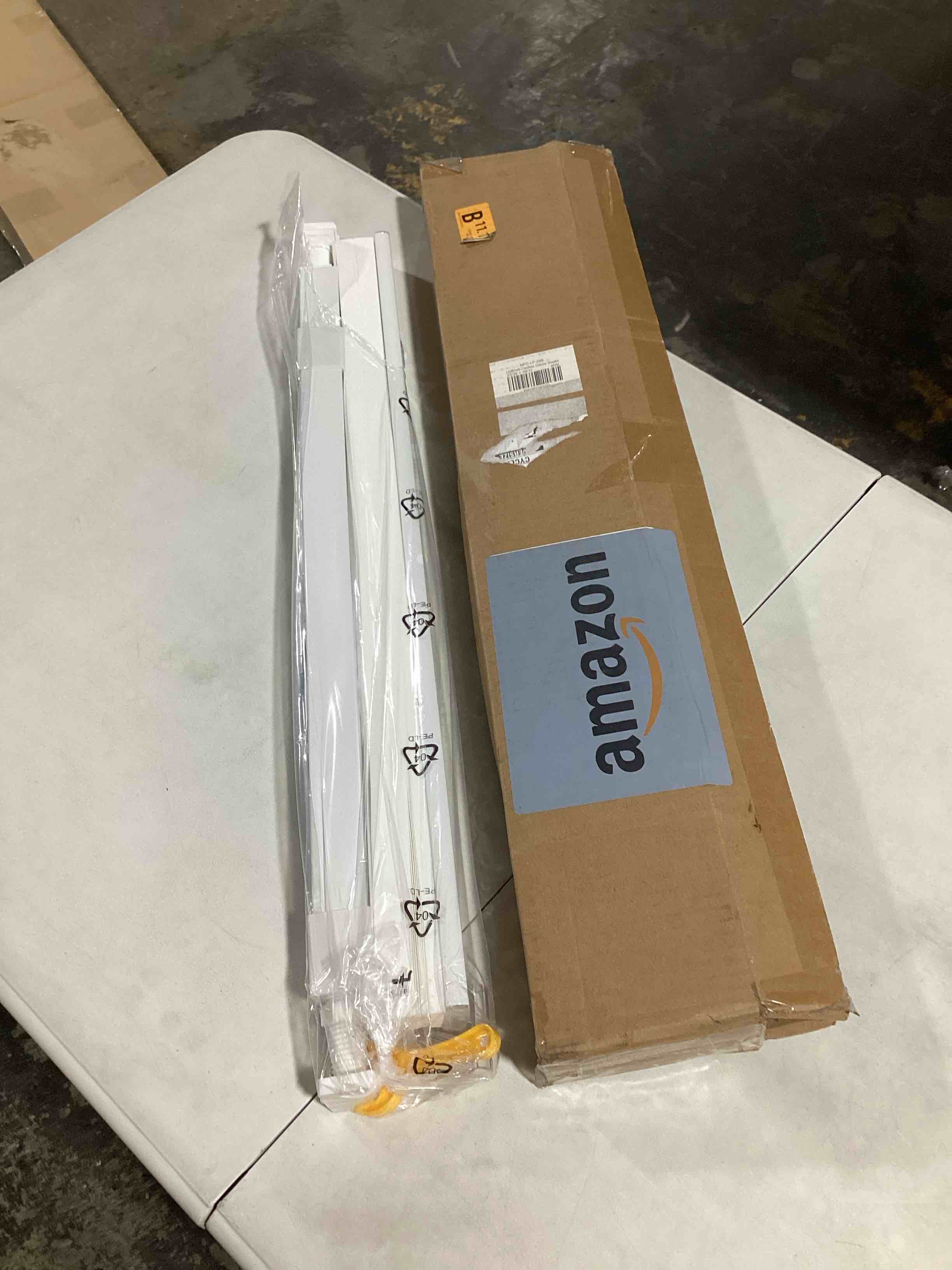 https://s3.amazonaws.com/lotting-images-prod/bidfta/YEL6812030_1729799241507.jpeg