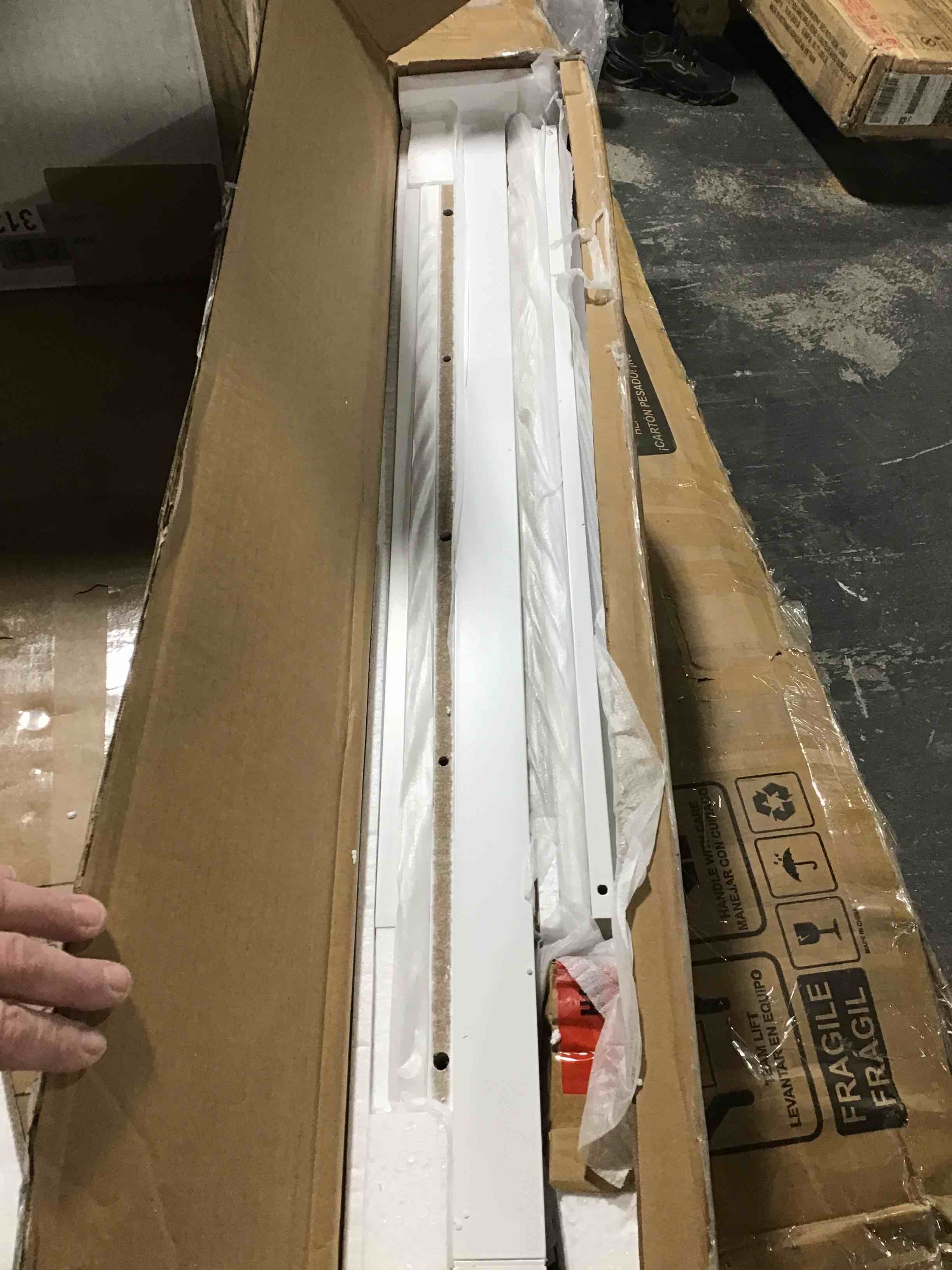 https://s3.amazonaws.com/lotting-images-prod/bidfta/YEL6812805_1731677513273.jpeg