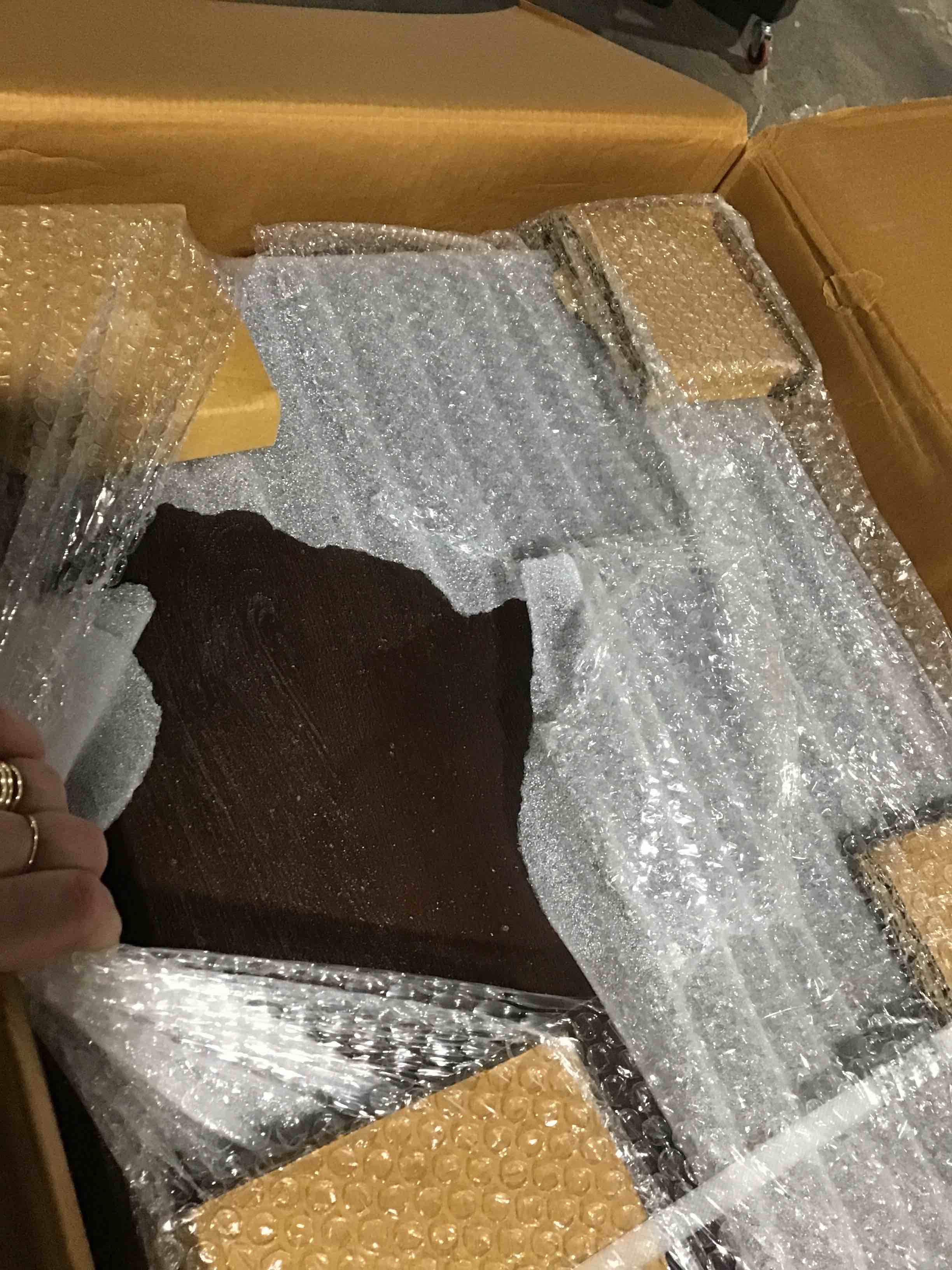 https://s3.amazonaws.com/lotting-images-prod/bidfta/YEL6813007_1732047370748.jpeg