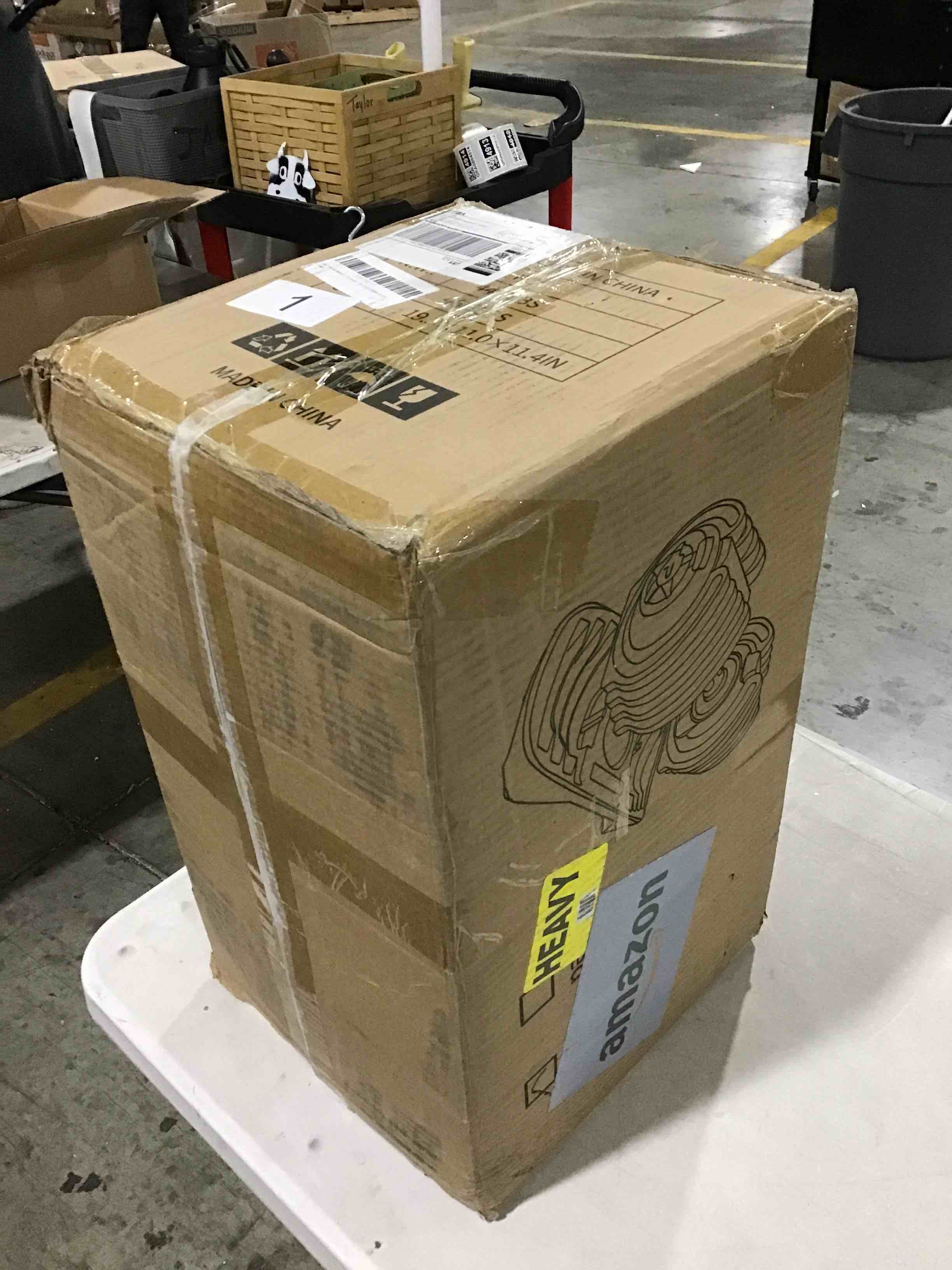 https://s3.amazonaws.com/lotting-images-prod/bidfta/YEL6813101_1732134826330.jpeg