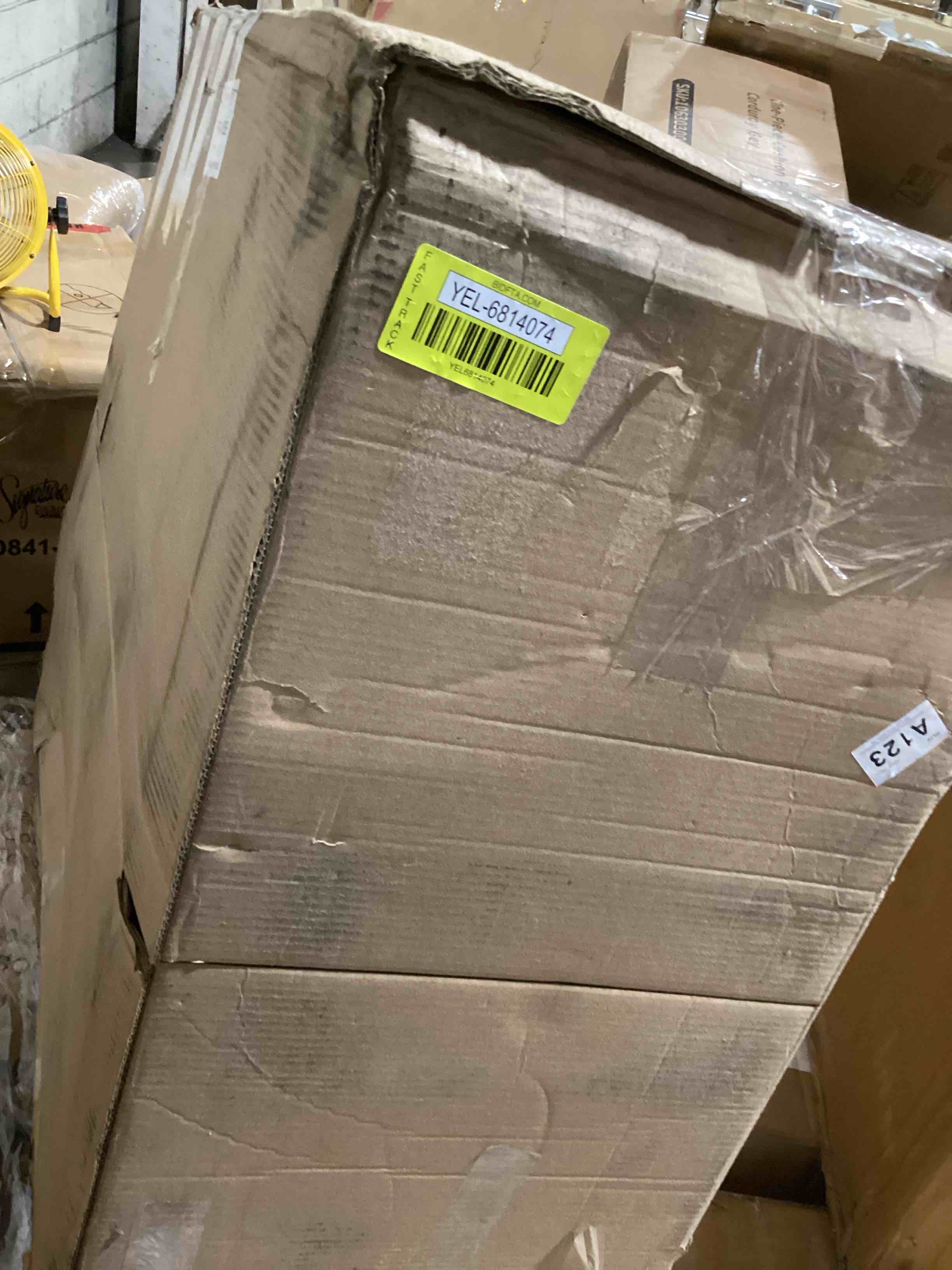 https://s3.amazonaws.com/lotting-images-prod/bidfta/YEL6814074_1724863716762.jpeg