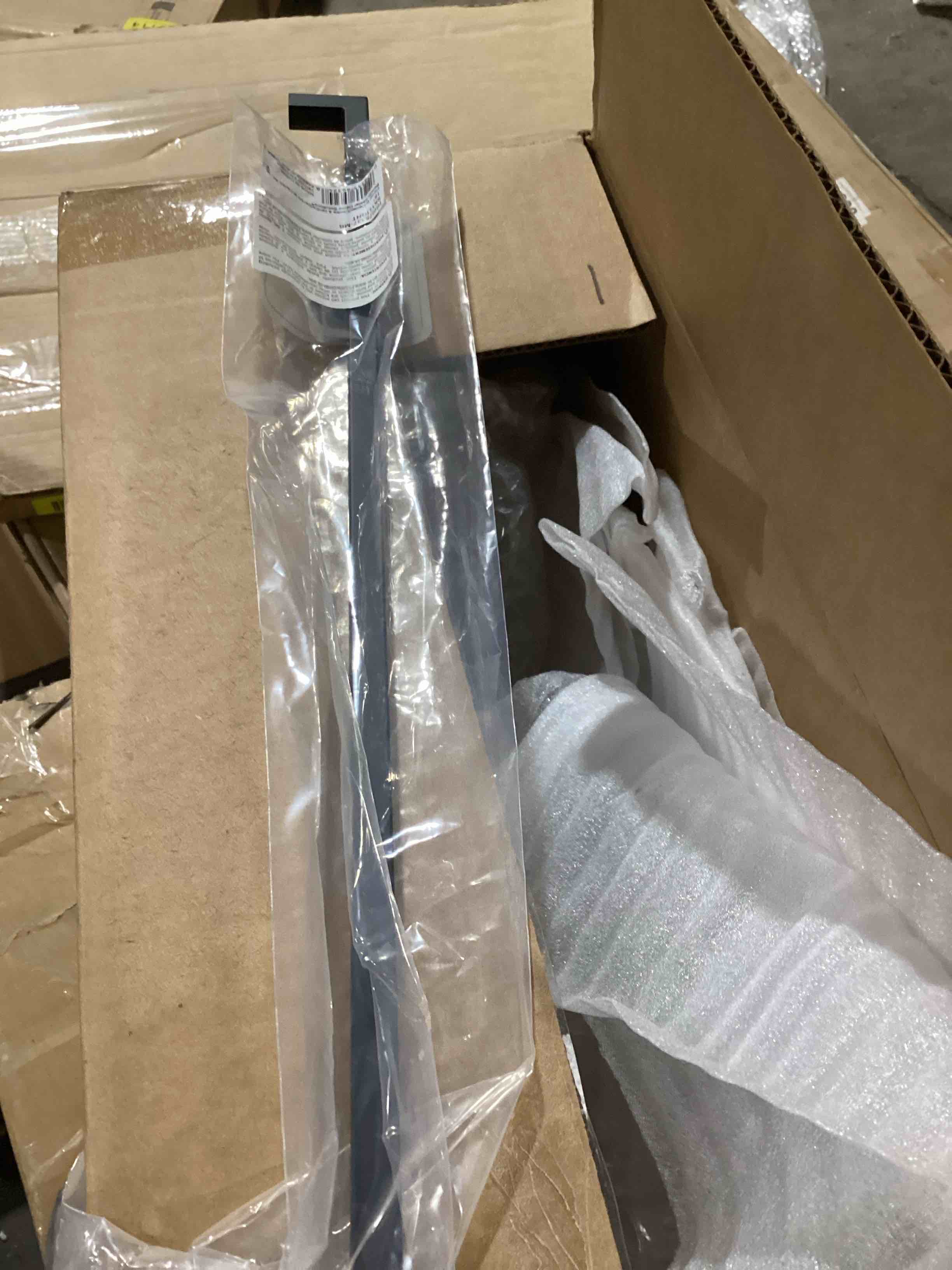 https://s3.amazonaws.com/lotting-images-prod/bidfta/YEL6814323_1725384263402.jpeg