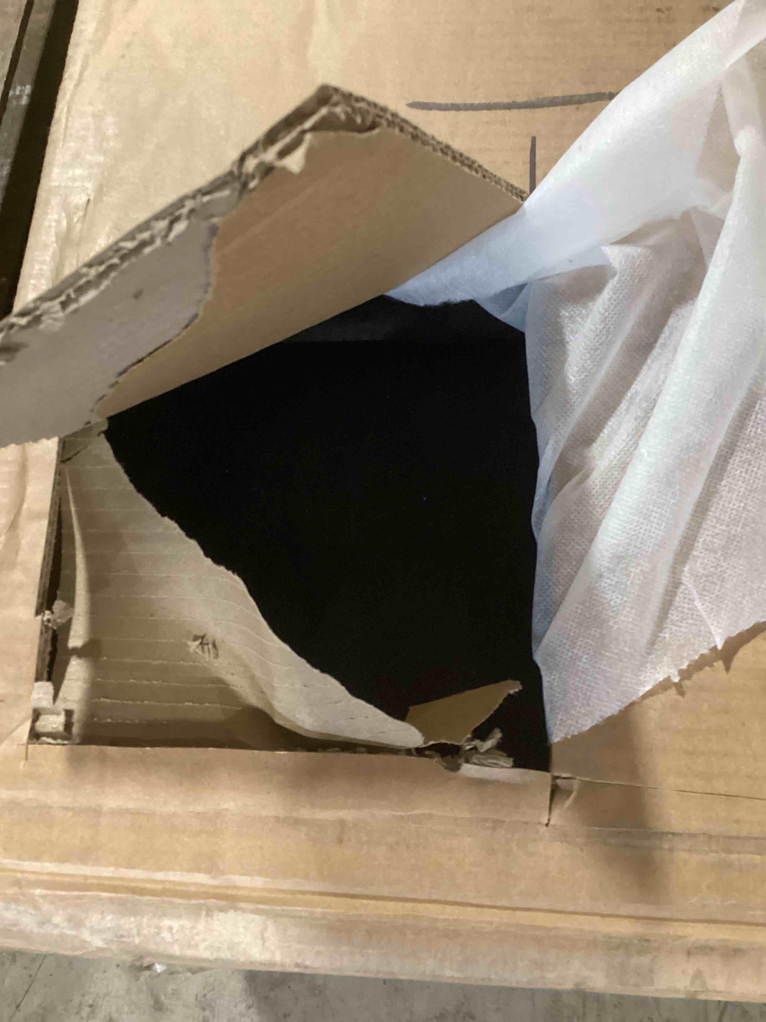 https://s3.amazonaws.com/lotting-images-prod/bidfta/YEL6815250_1724694308709.jpeg