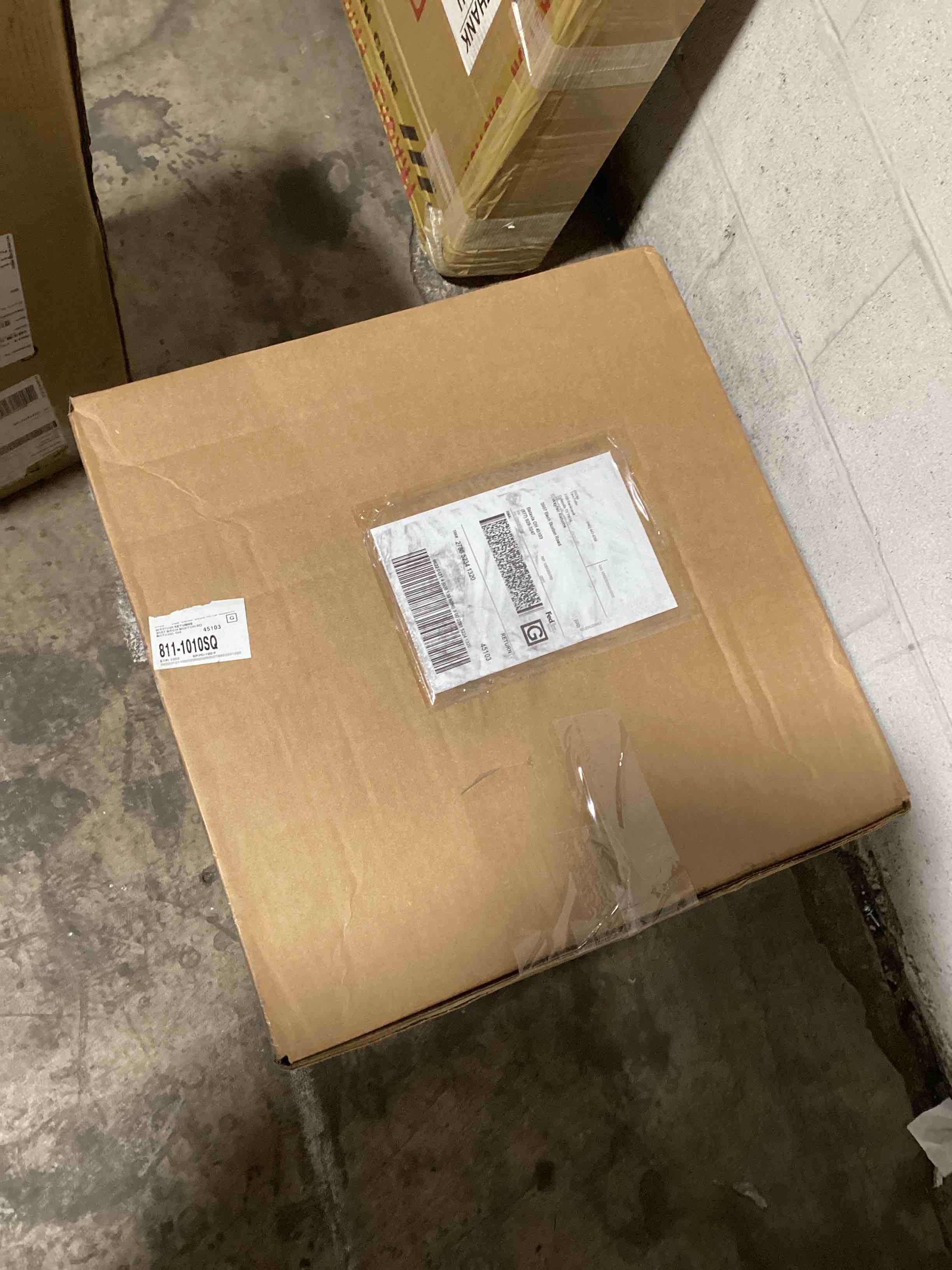 https://s3.amazonaws.com/lotting-images-prod/bidfta/YEL6815568_1725539756871.jpeg