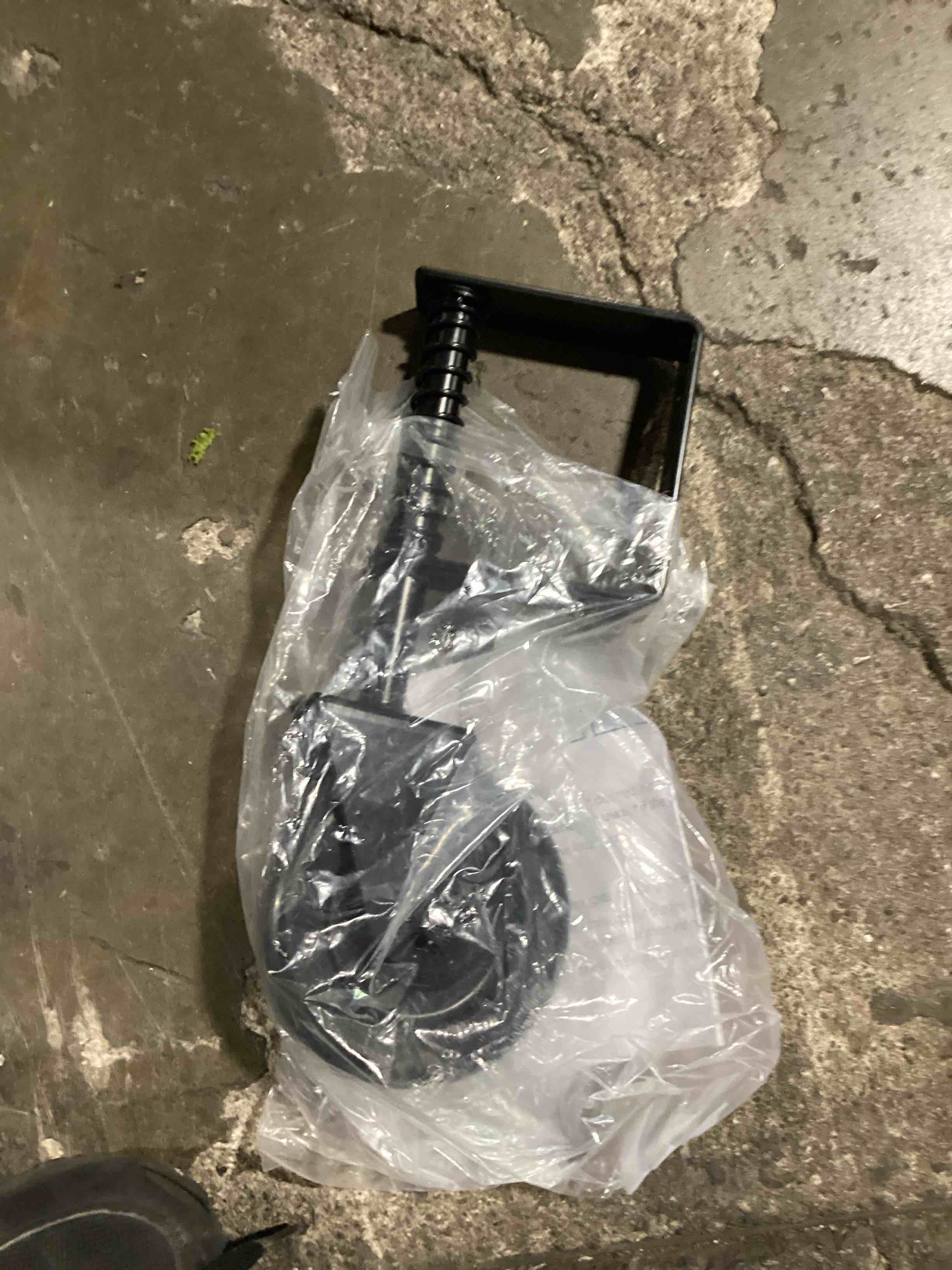https://s3.amazonaws.com/lotting-images-prod/bidfta/YEL6817615_1727968095617.jpeg