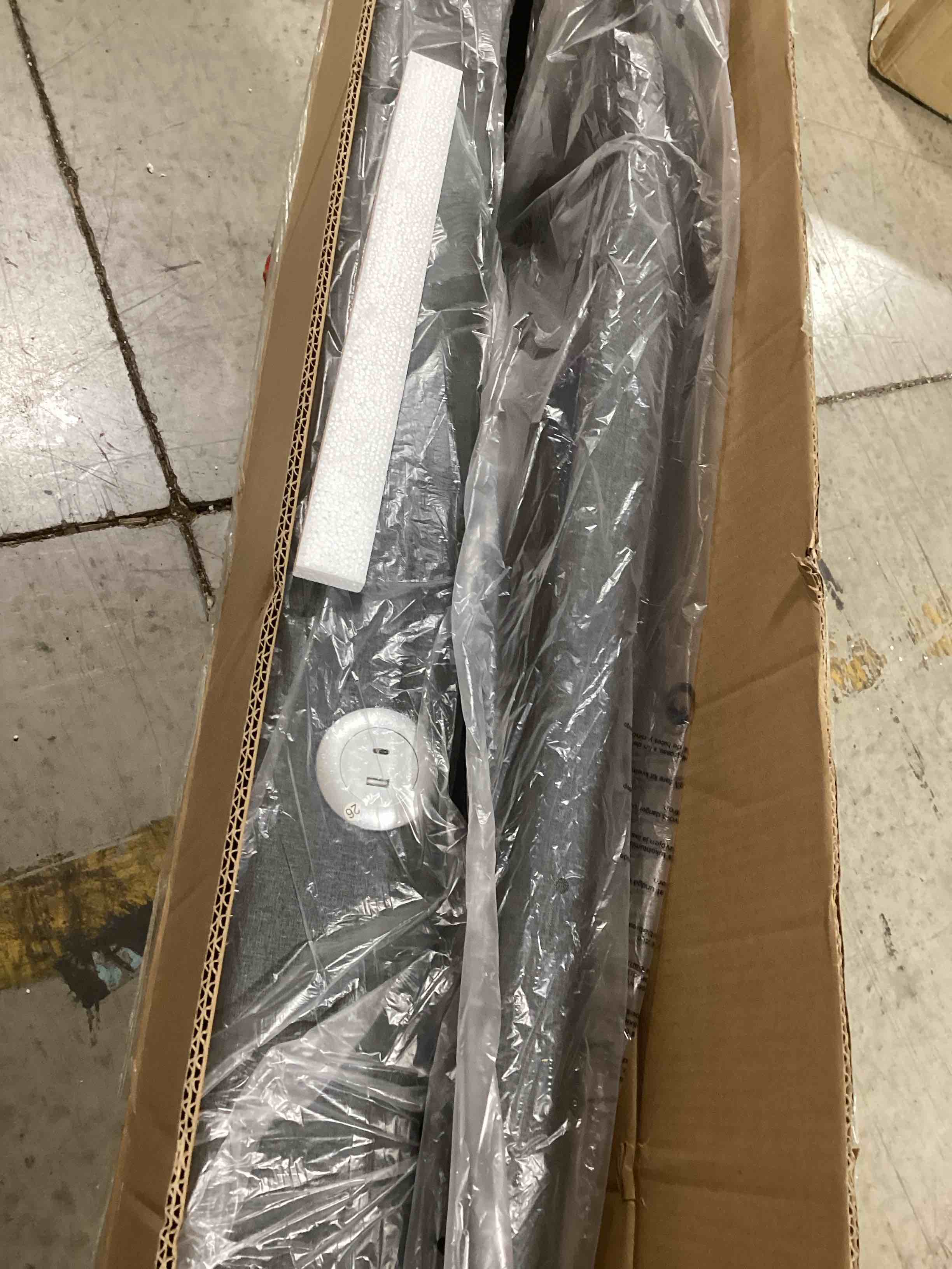 https://s3.amazonaws.com/lotting-images-prod/bidfta/YEL6818854_1723723859237.jpeg