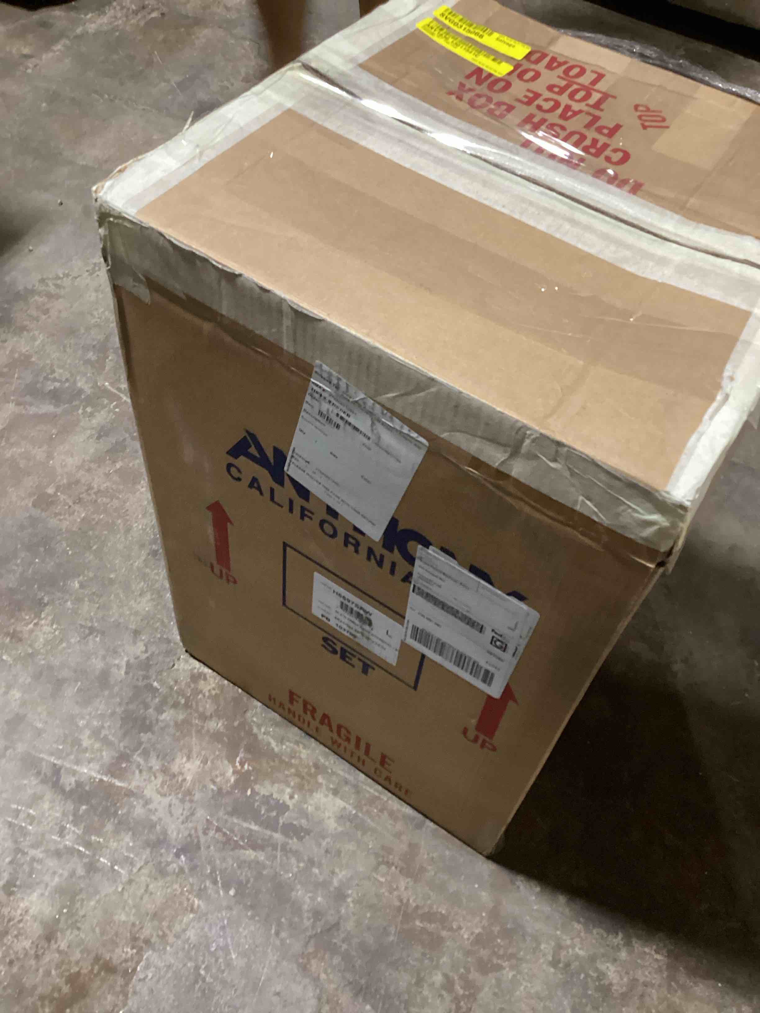 https://s3.amazonaws.com/lotting-images-prod/bidfta/YEL6822159_1728321592963.jpeg