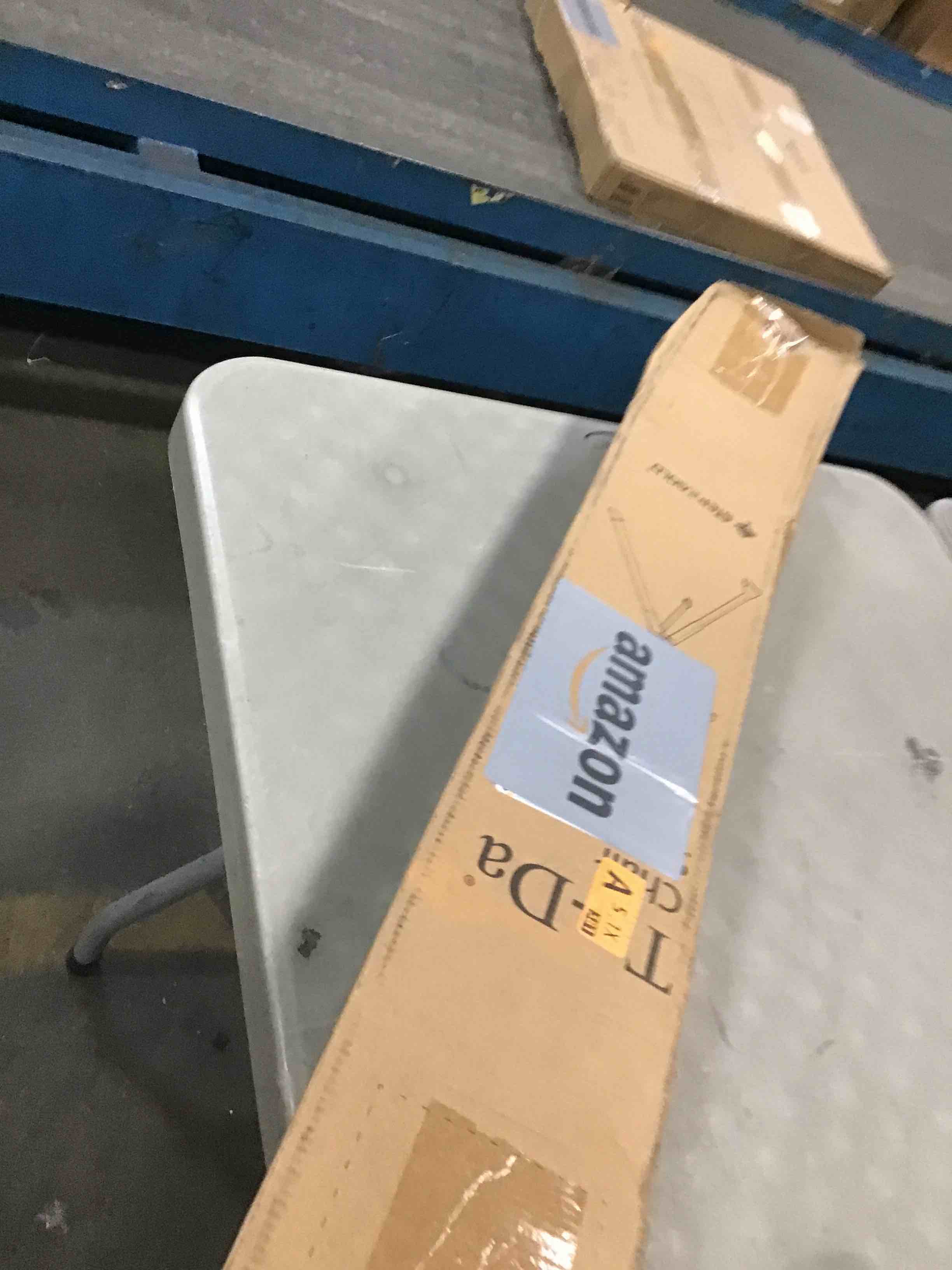 https://s3.amazonaws.com/lotting-images-prod/bidfta/YEL6826422_1722437603228.jpeg