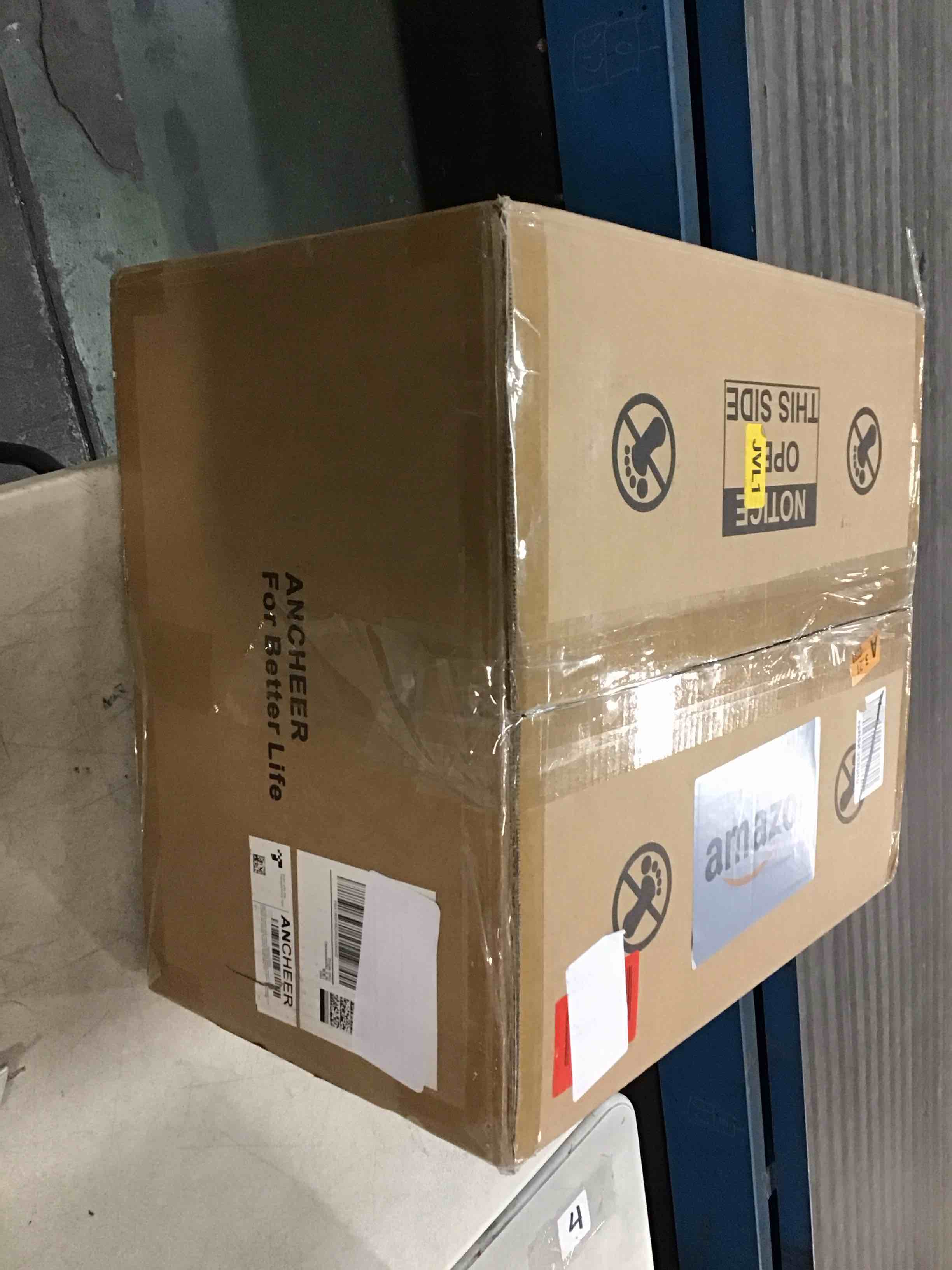 https://s3.amazonaws.com/lotting-images-prod/bidfta/YEL6827009_1722661879584.jpeg
