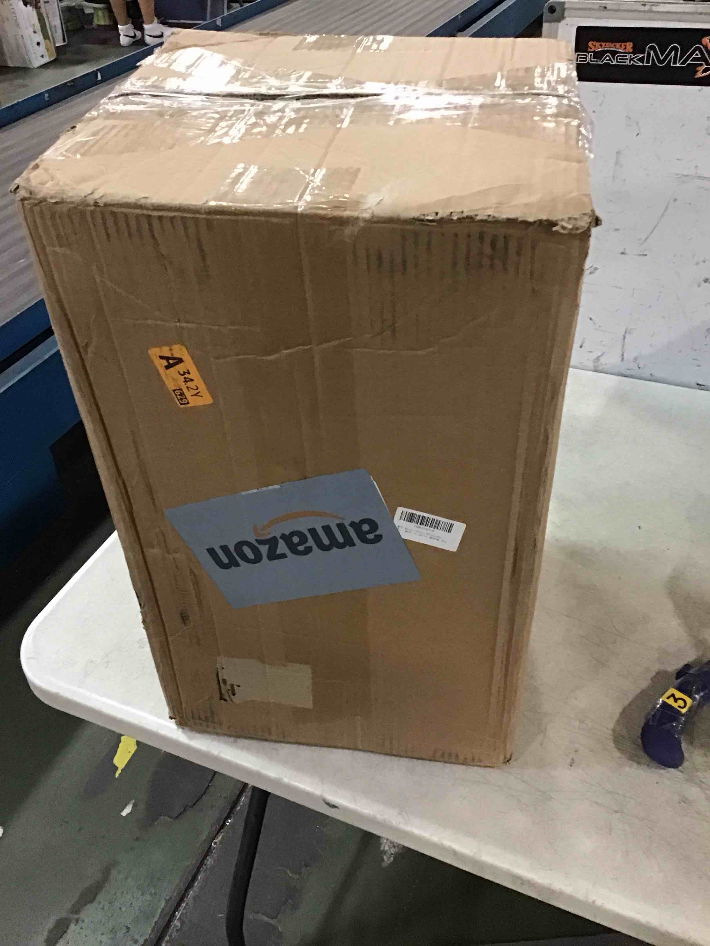 https://s3.amazonaws.com/lotting-images-prod/bidfta/YEL6827012_1722661526060.jpeg