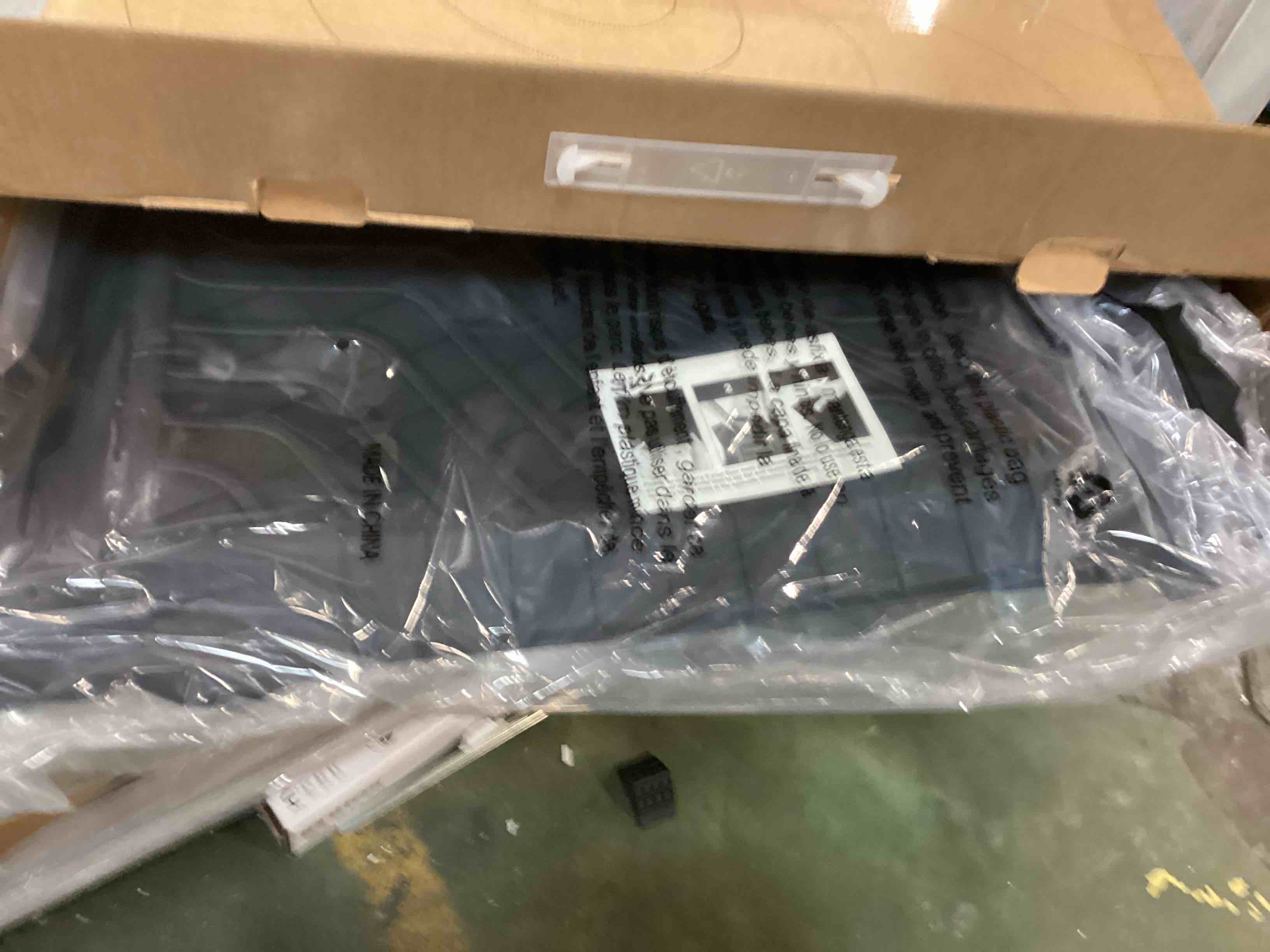 https://s3.amazonaws.com/lotting-images-prod/bidfta/YEL6827332_1722641871616.jpeg
