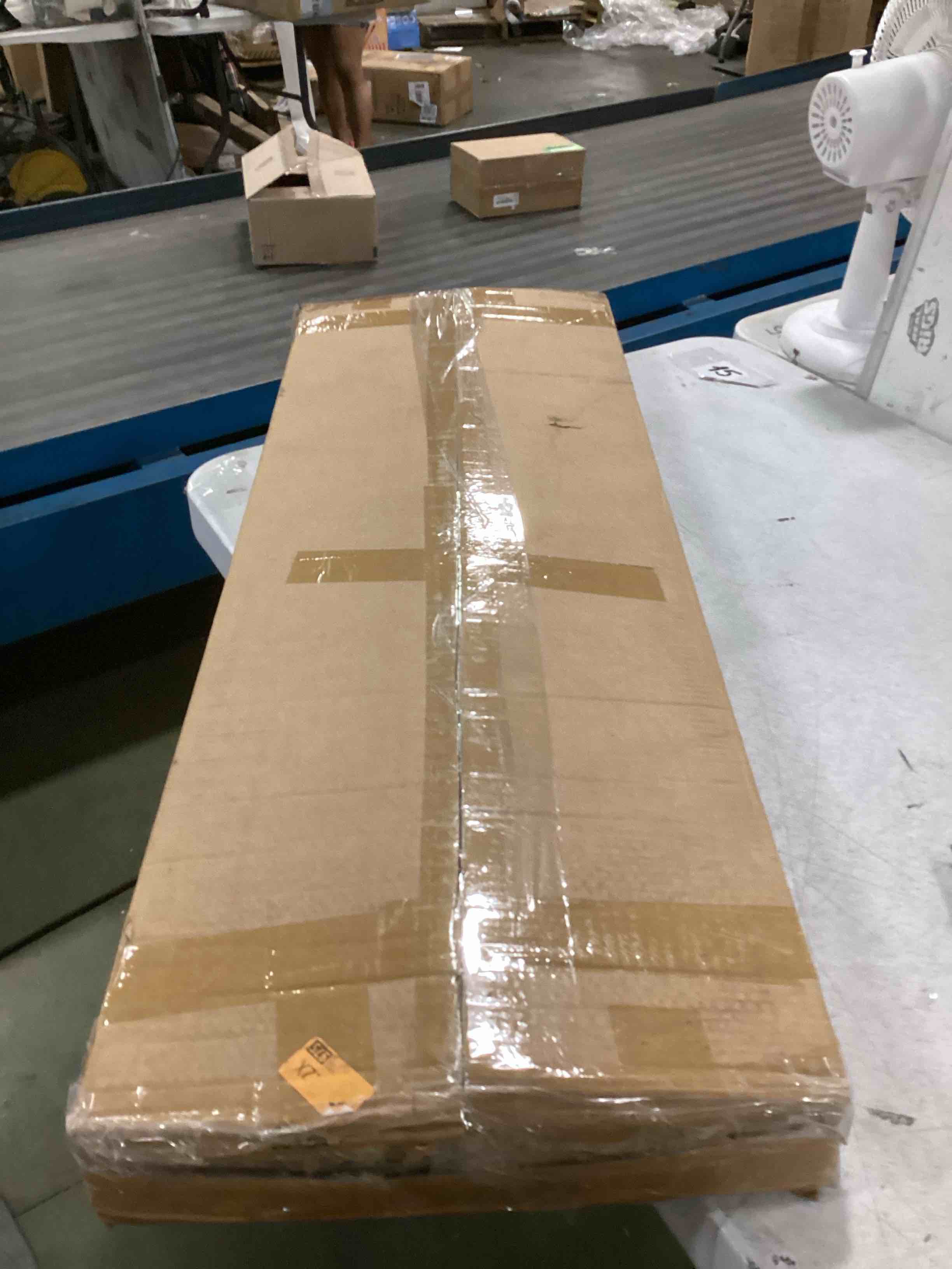 https://s3.amazonaws.com/lotting-images-prod/bidfta/YEL6827531_1722645229817.jpeg