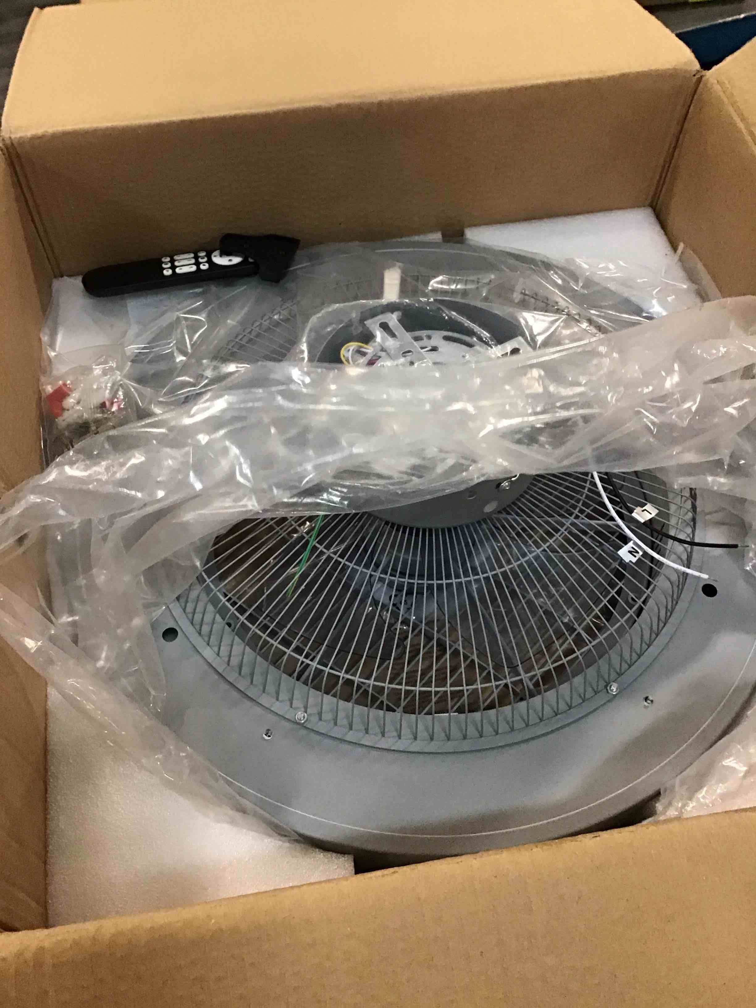 https://s3.amazonaws.com/lotting-images-prod/bidfta/YEL6827727_1722650325632.jpeg