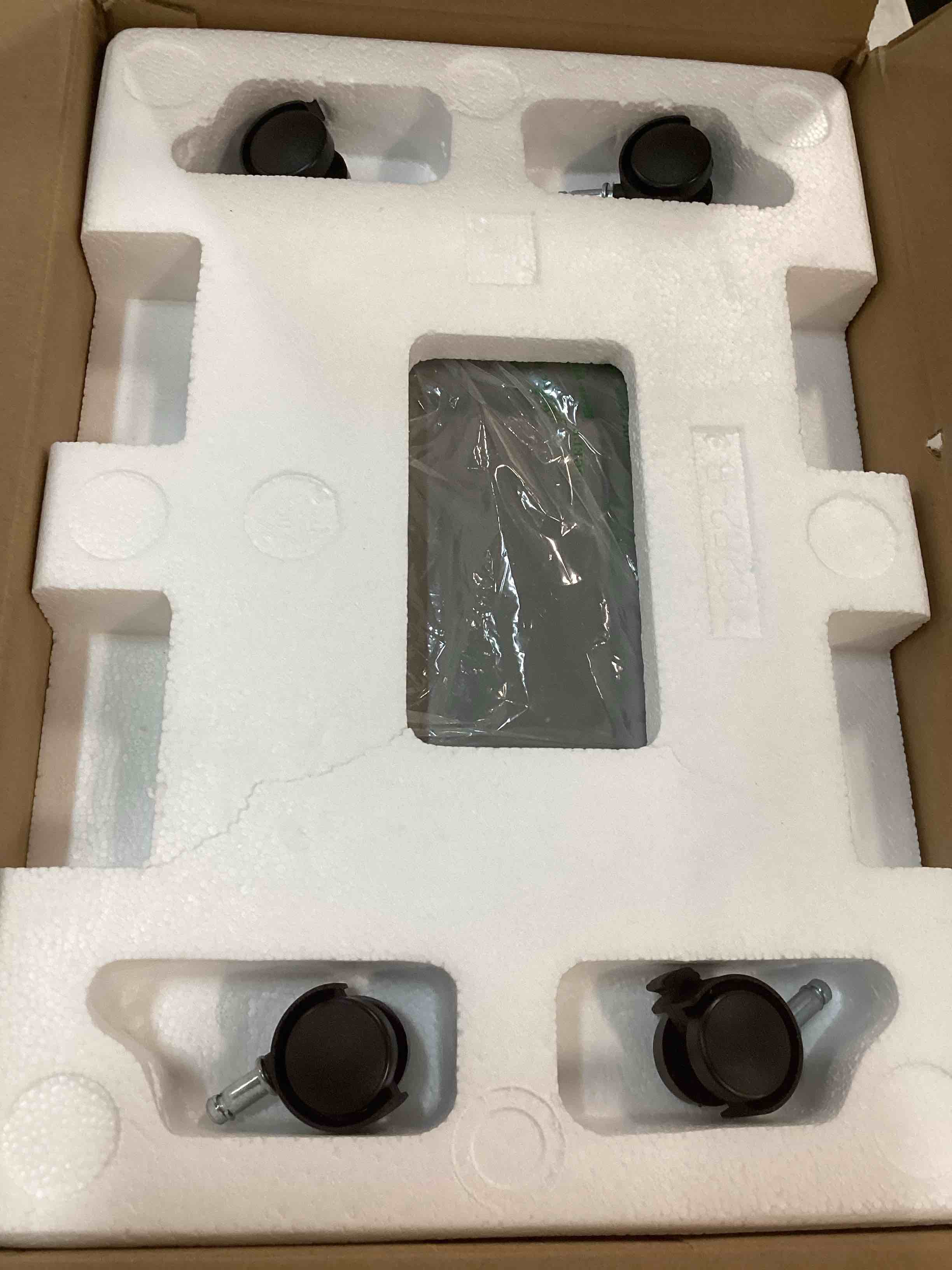 https://s3.amazonaws.com/lotting-images-prod/bidfta/YEL6834141_1723127096752.jpeg
