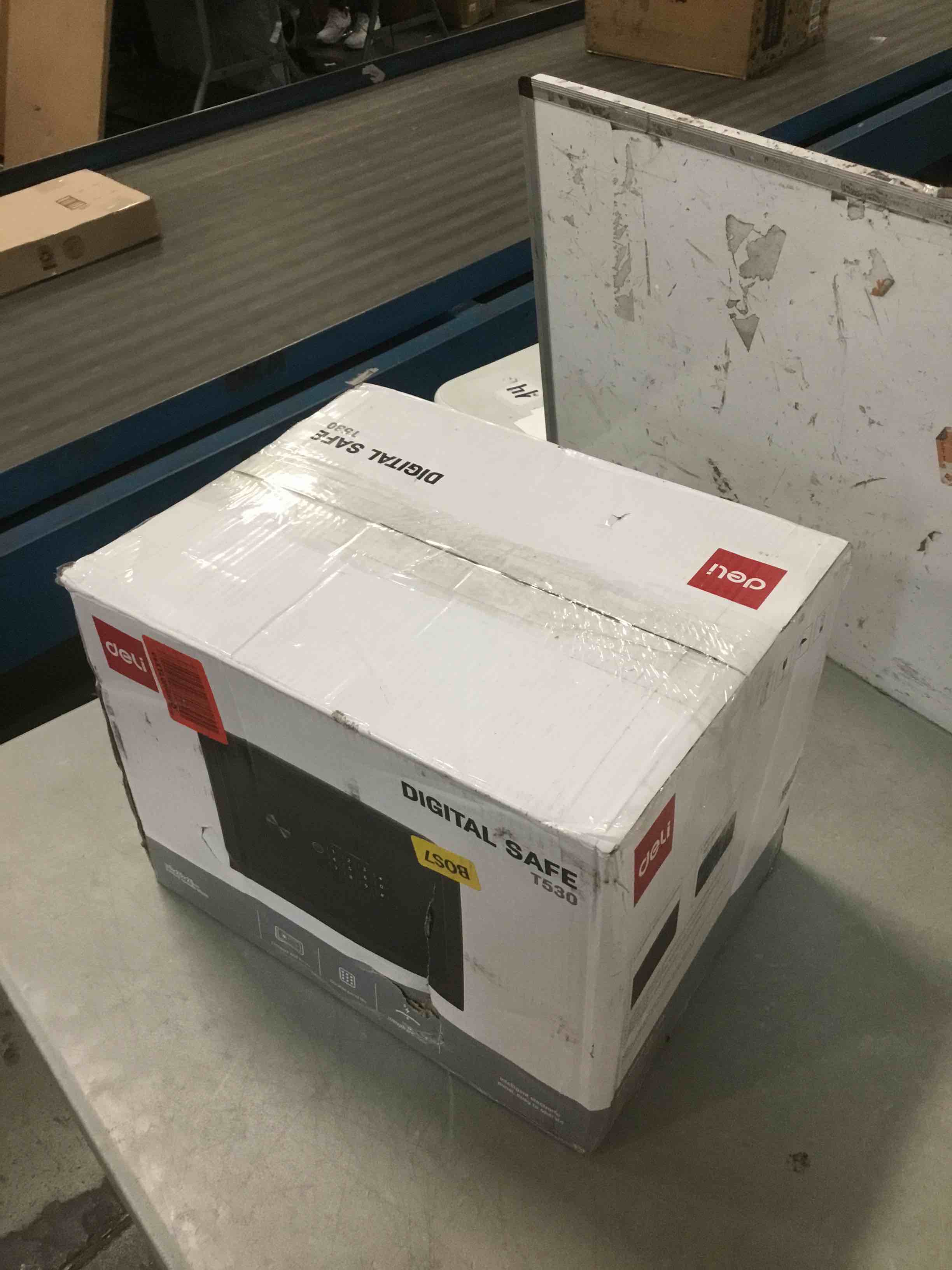 https://s3.amazonaws.com/lotting-images-prod/bidfta/YEL6835717_1724124626969.jpeg