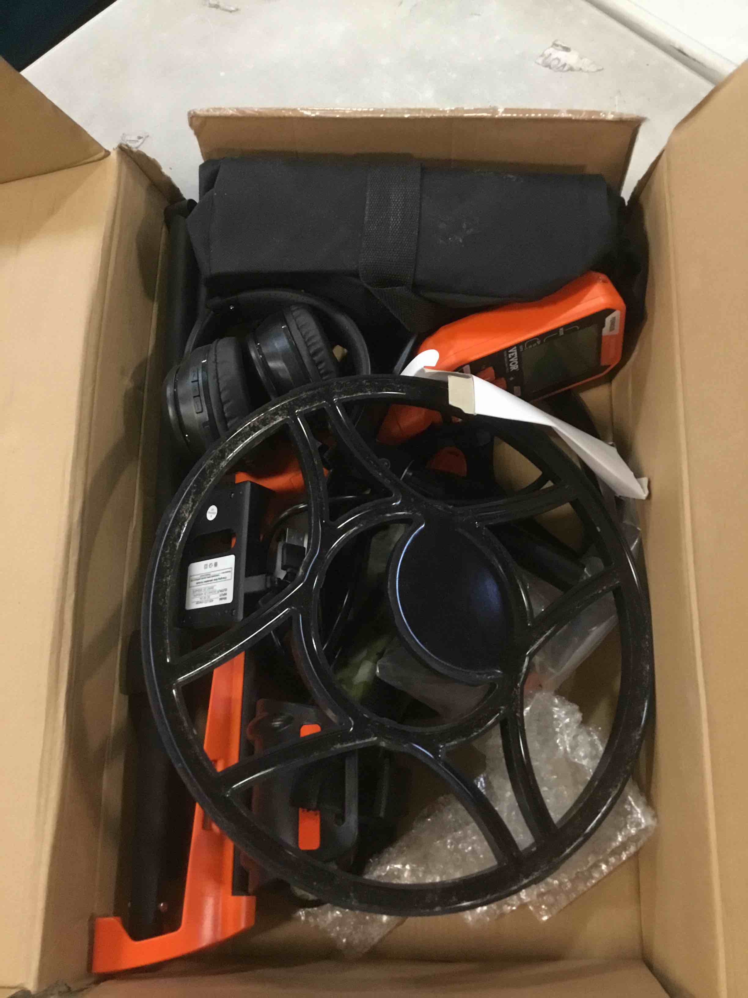 https://s3.amazonaws.com/lotting-images-prod/bidfta/YEL6835931_1724280699012.jpeg