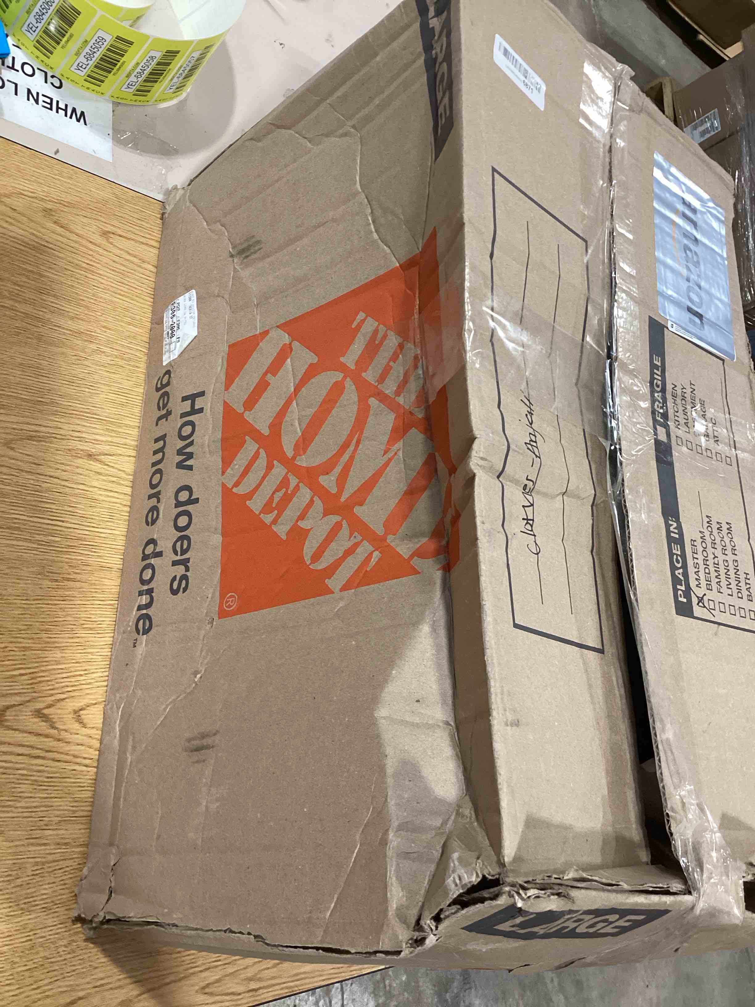 https://s3.amazonaws.com/lotting-images-prod/bidfta/YEL6836136_1727709134889.jpeg