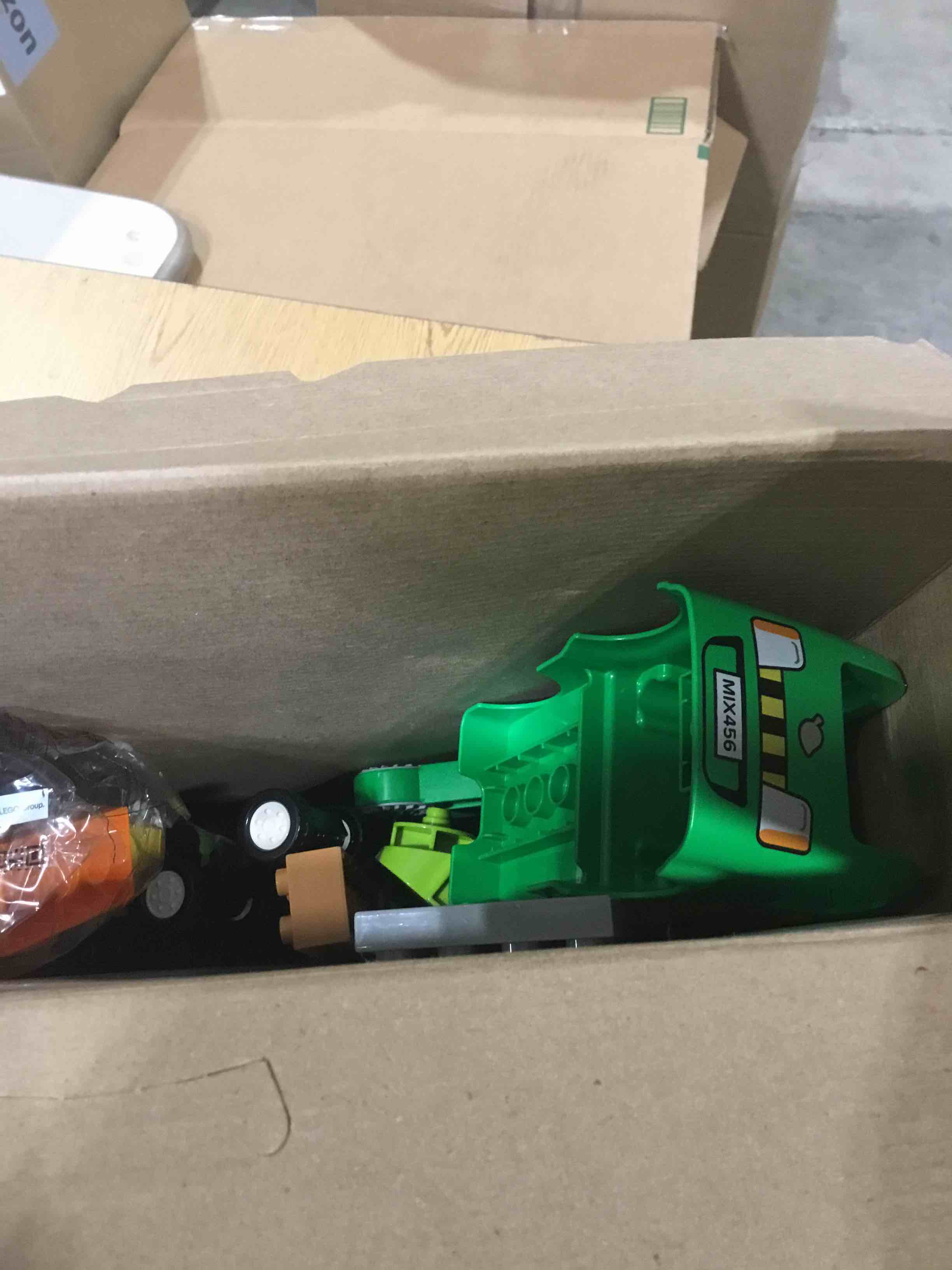 https://s3.amazonaws.com/lotting-images-prod/bidfta/YEL6837312_1728582779333.jpeg